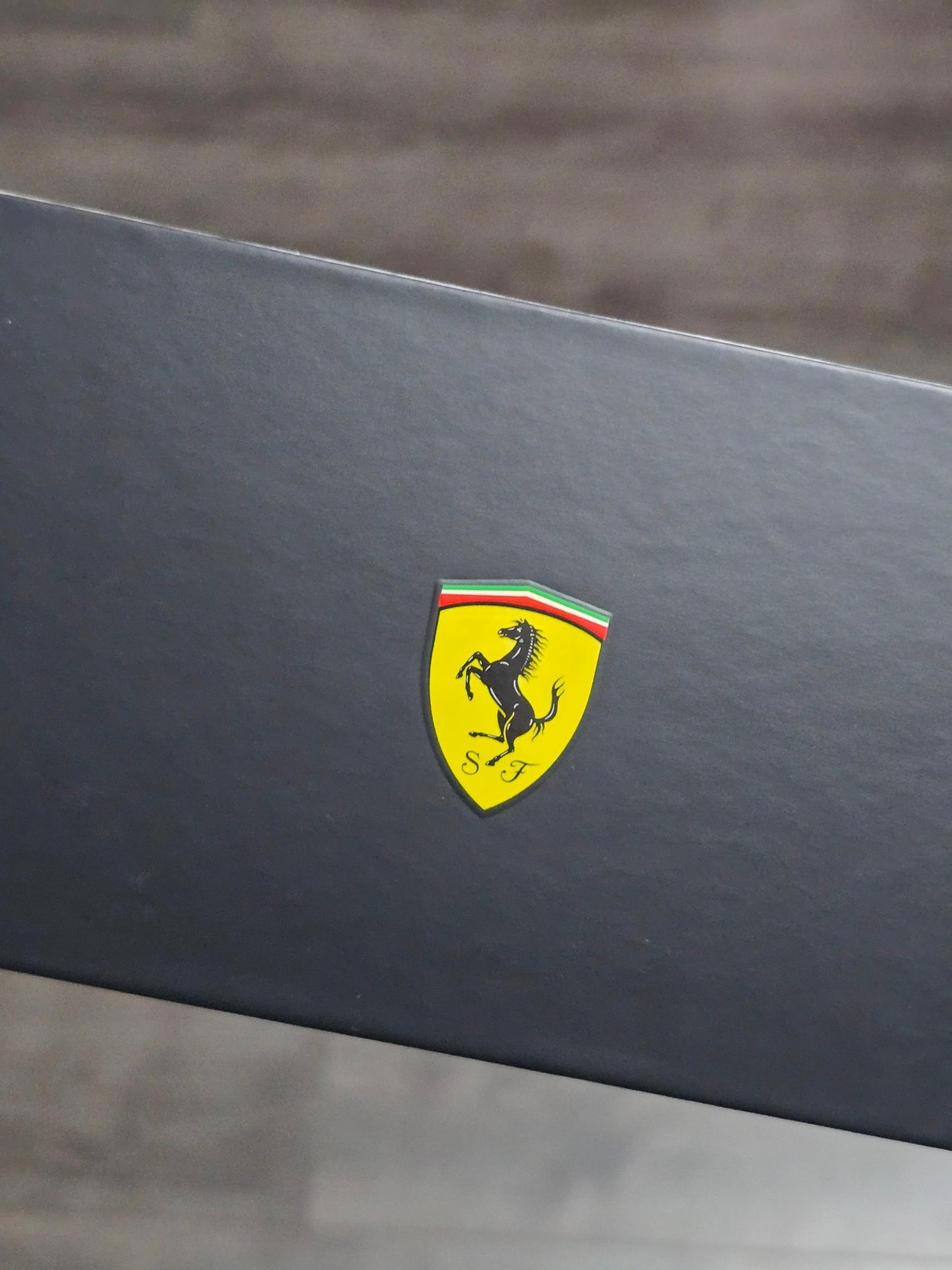 Hot Wheels x Ferrari Heritage Set - The Ultimate Ferrari Dream Garage - Kinder Logs