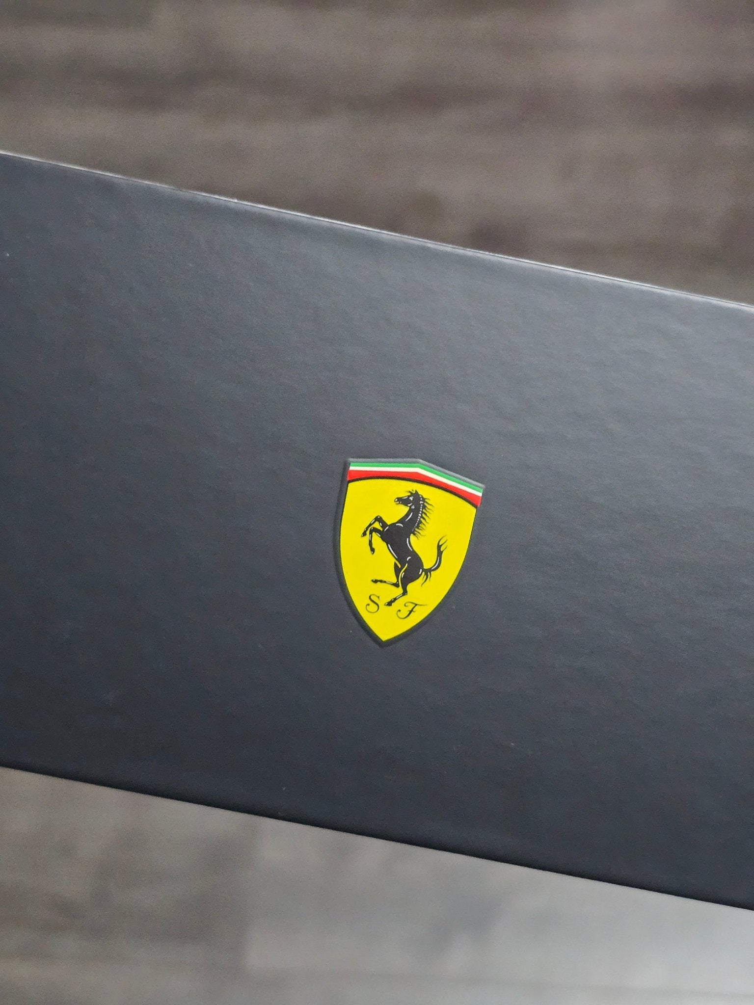 Hot Wheels x Ferrari Heritage Set - The Ultimate Ferrari Dream Garage - Kinder Logs