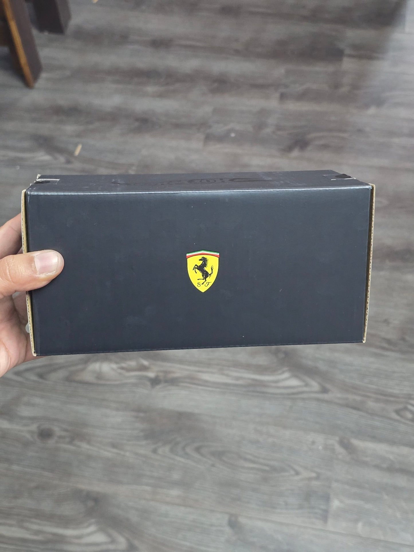 Hot Wheels x Ferrari Heritage Set - The Ultimate Ferrari Dream Garage - Kinder Logs