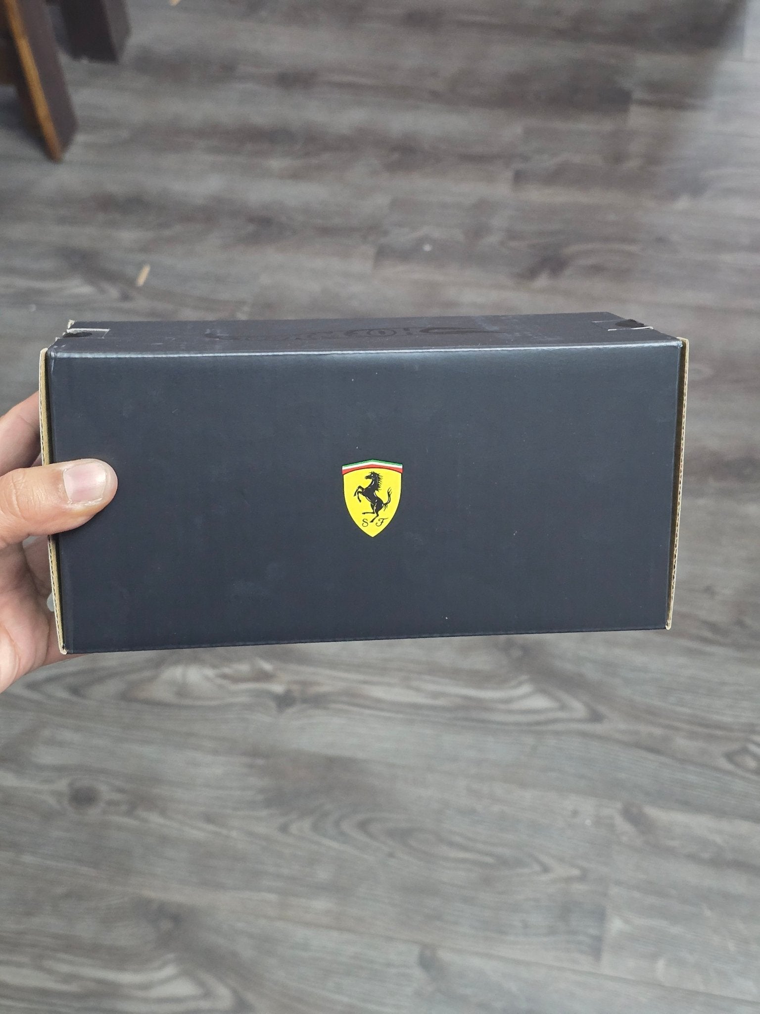 Hot Wheels x Ferrari Heritage Set - The Ultimate Ferrari Dream Garage - Kinder Logs