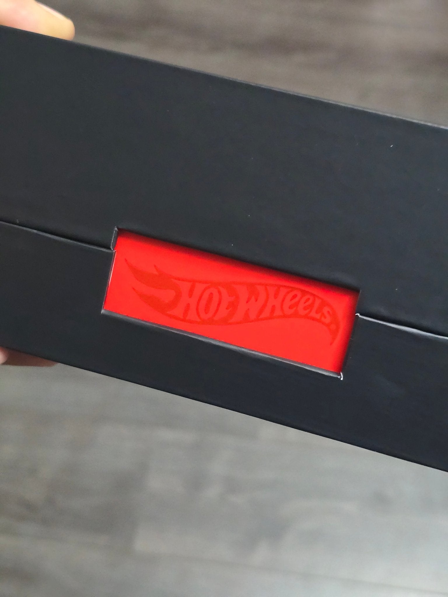 Hot Wheels x Ferrari Heritage Set - The Ultimate Ferrari Dream Garage - Kinder Logs