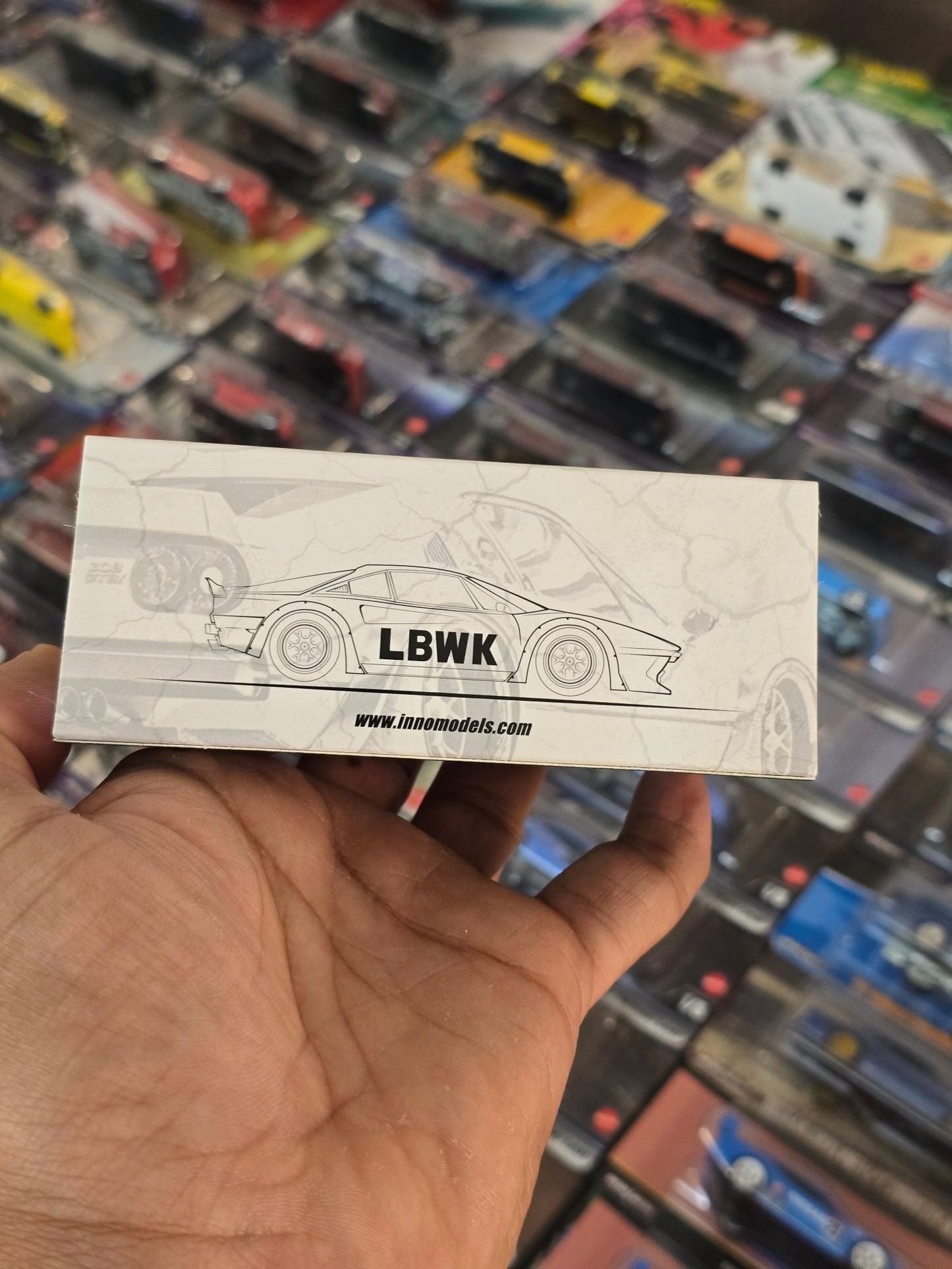 Inno64 LBWK Ferrari 308 GTB (Liberty Walk) - Kinder Logs