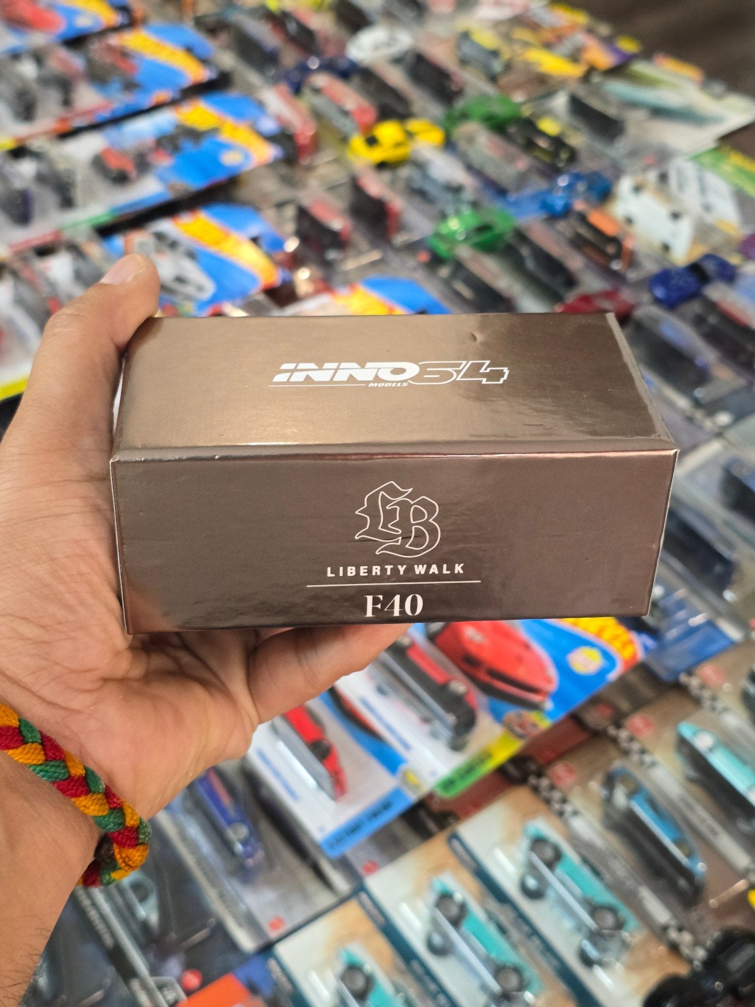 Inno64 LBWK Ferrari F40 Chrome Black Edition - Kinder Logs