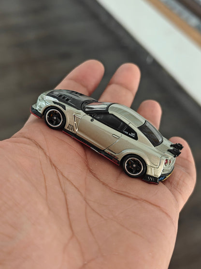Inno64 Nissan GT - R (R35) Top Secret (Pre - Owned Car) - Kinder Logs