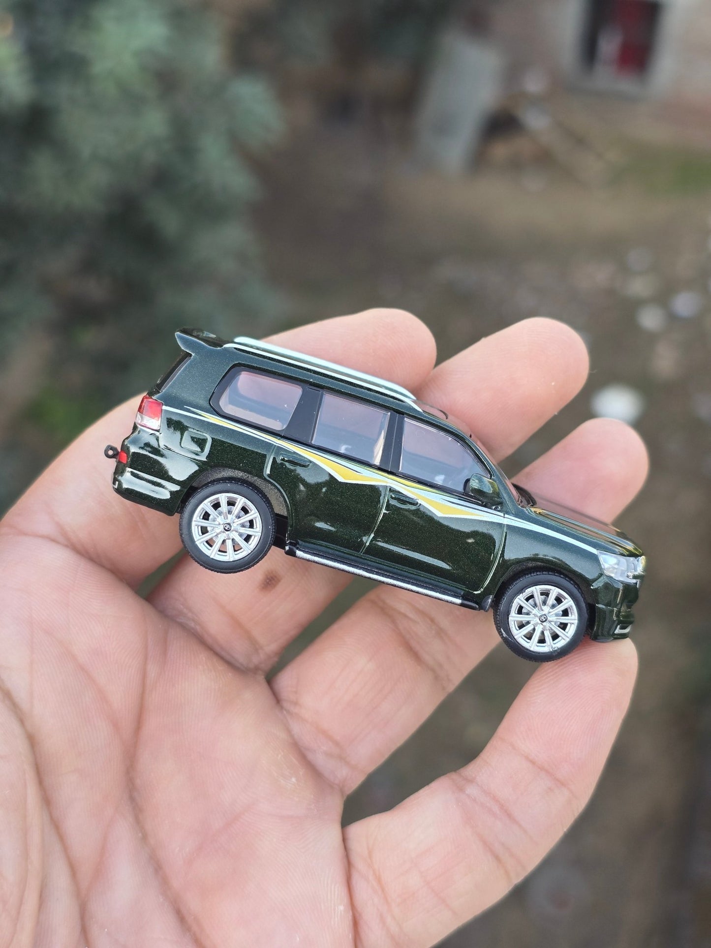 JKM 2016 Toyota Land Cruiser LC200 SUV - Green (Open Box) - Kinder Logs