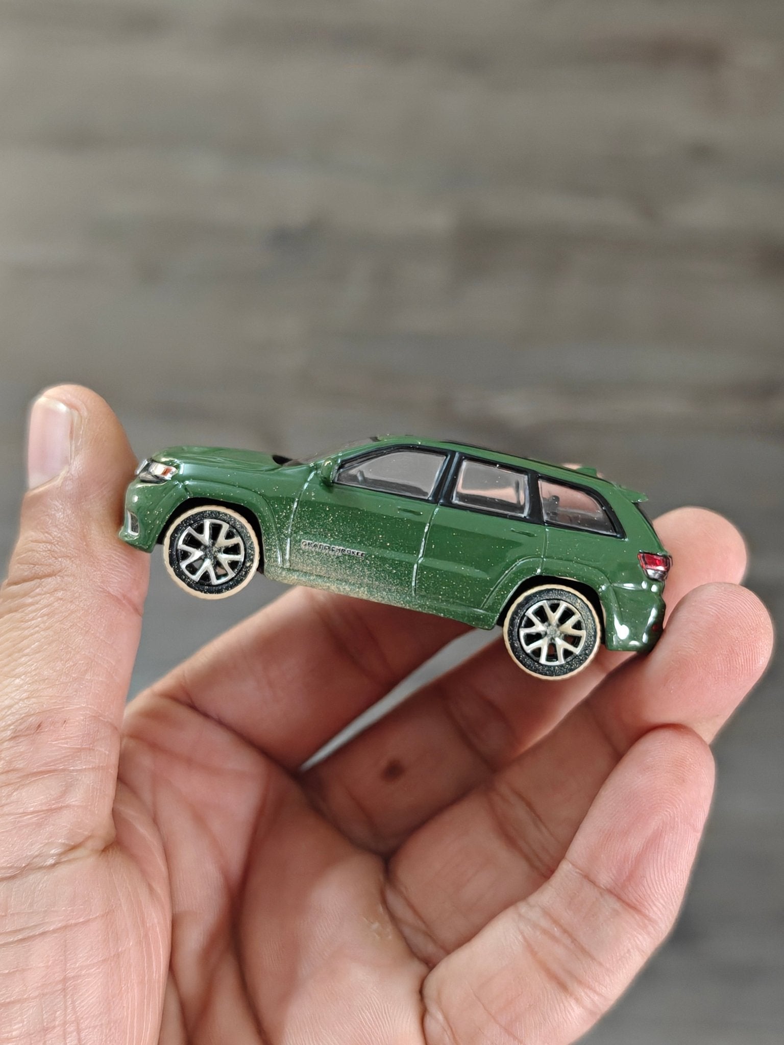 JKM Jeep Grand Cherokee (Green) - Kinder Logs