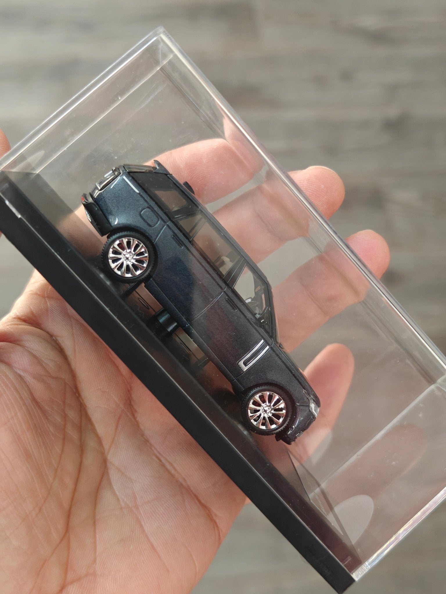 LCD Range Rover SUV (Black) - Kinder Logs