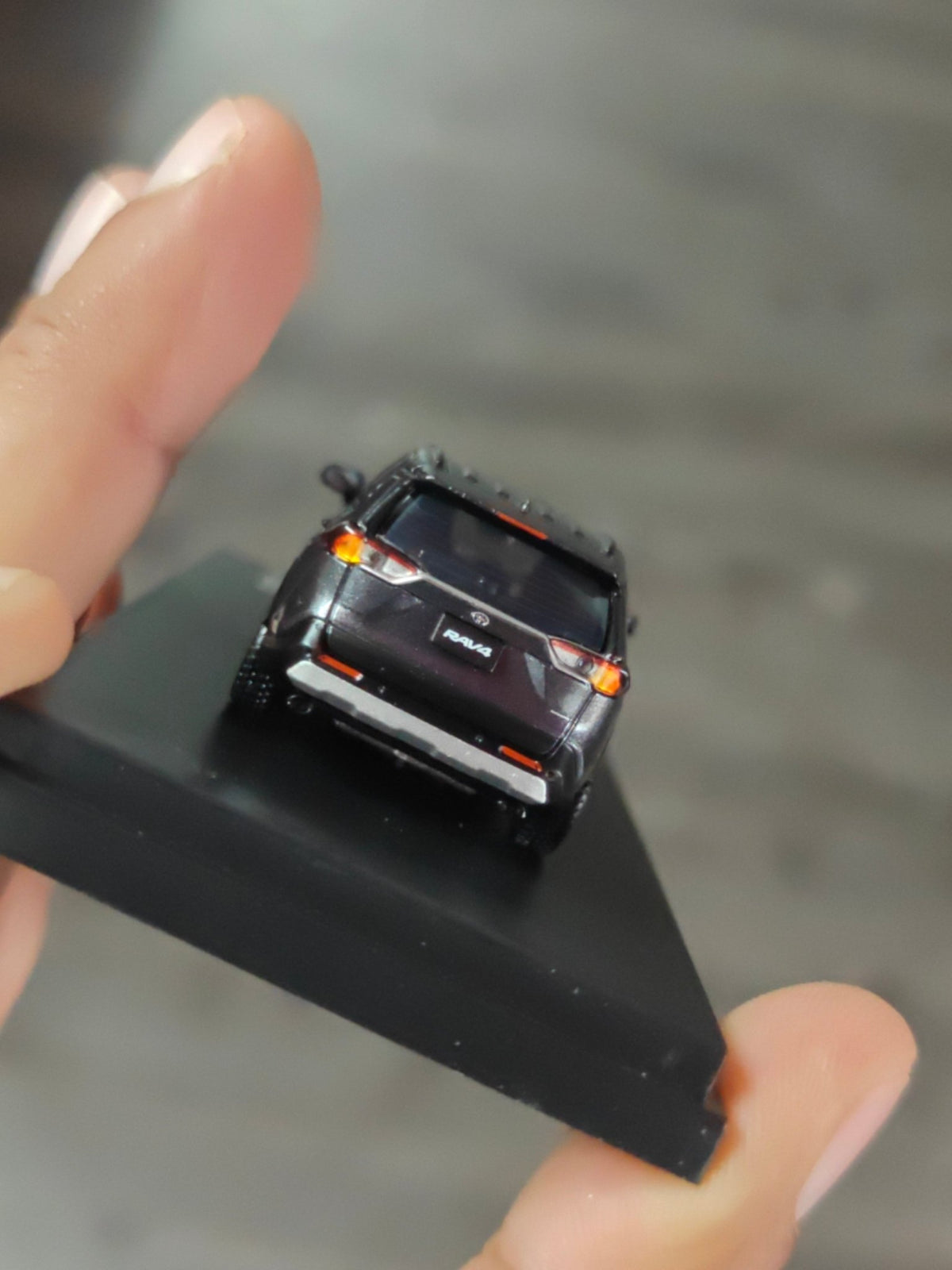 LCD Toyota RAV4 Hybrid - Black (Open Box) - Kinder Logs