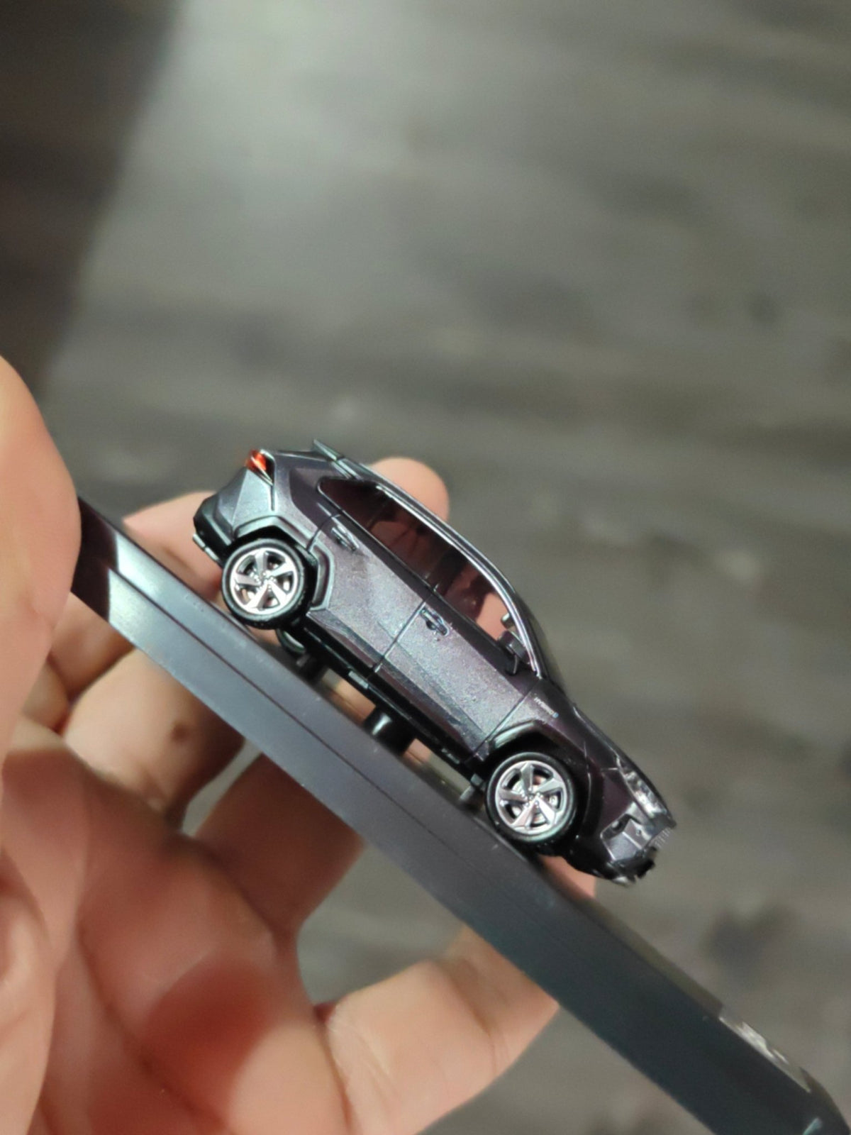 LCD Toyota RAV4 Hybrid - Black (Open Box) - Kinder Logs