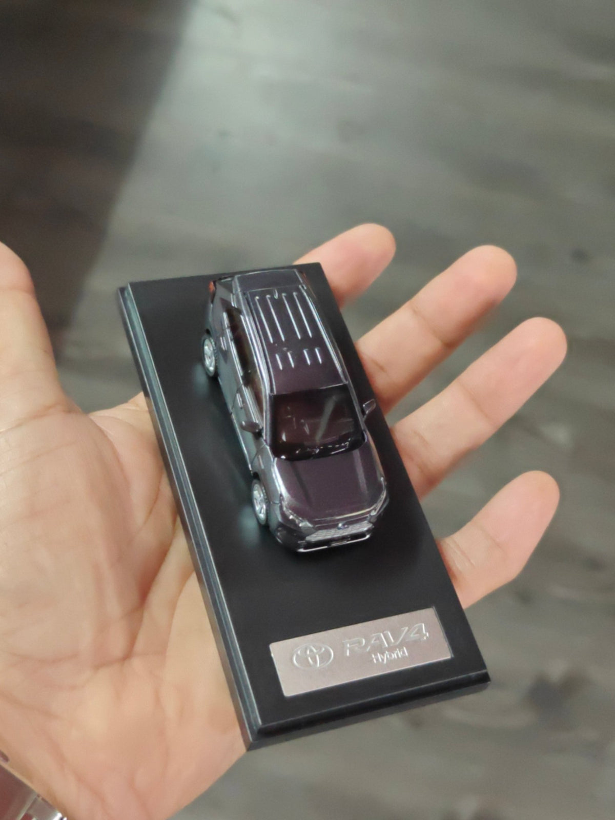 LCD Toyota RAV4 Hybrid - Black (Open Box) - Kinder Logs