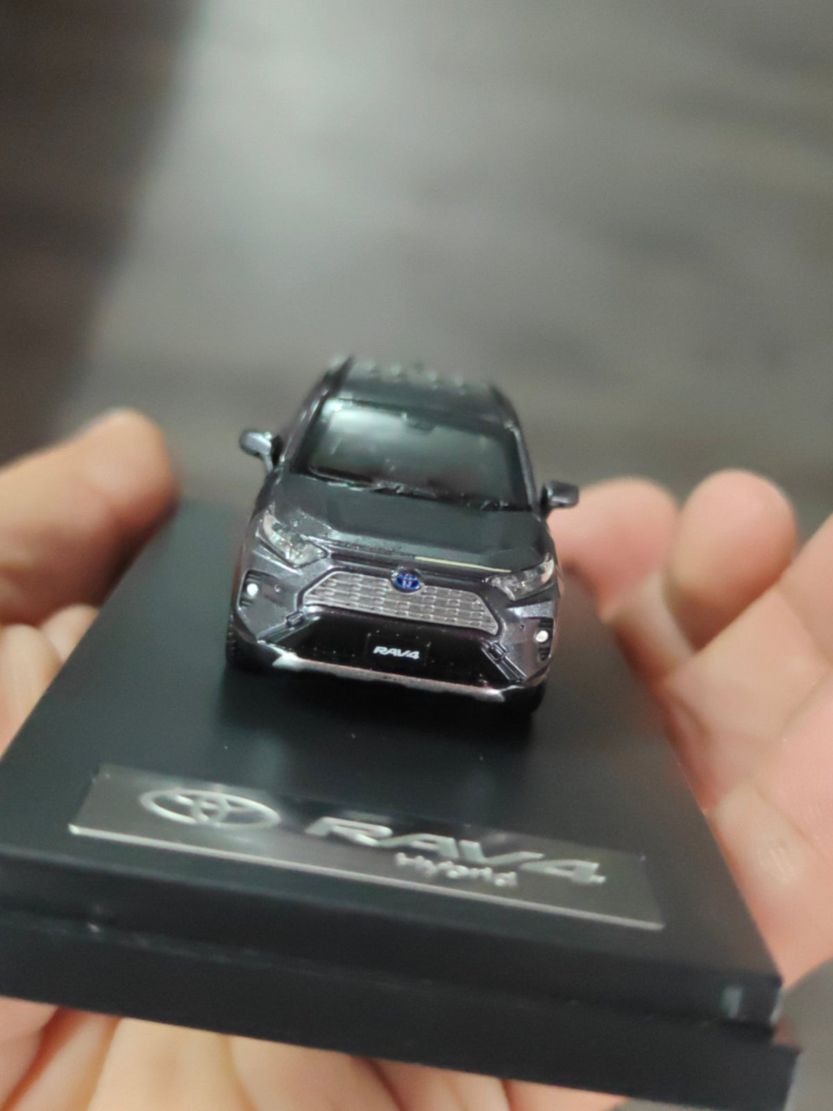 LCD Toyota RAV4 Hybrid - Black (Open Box) - Kinder Logs