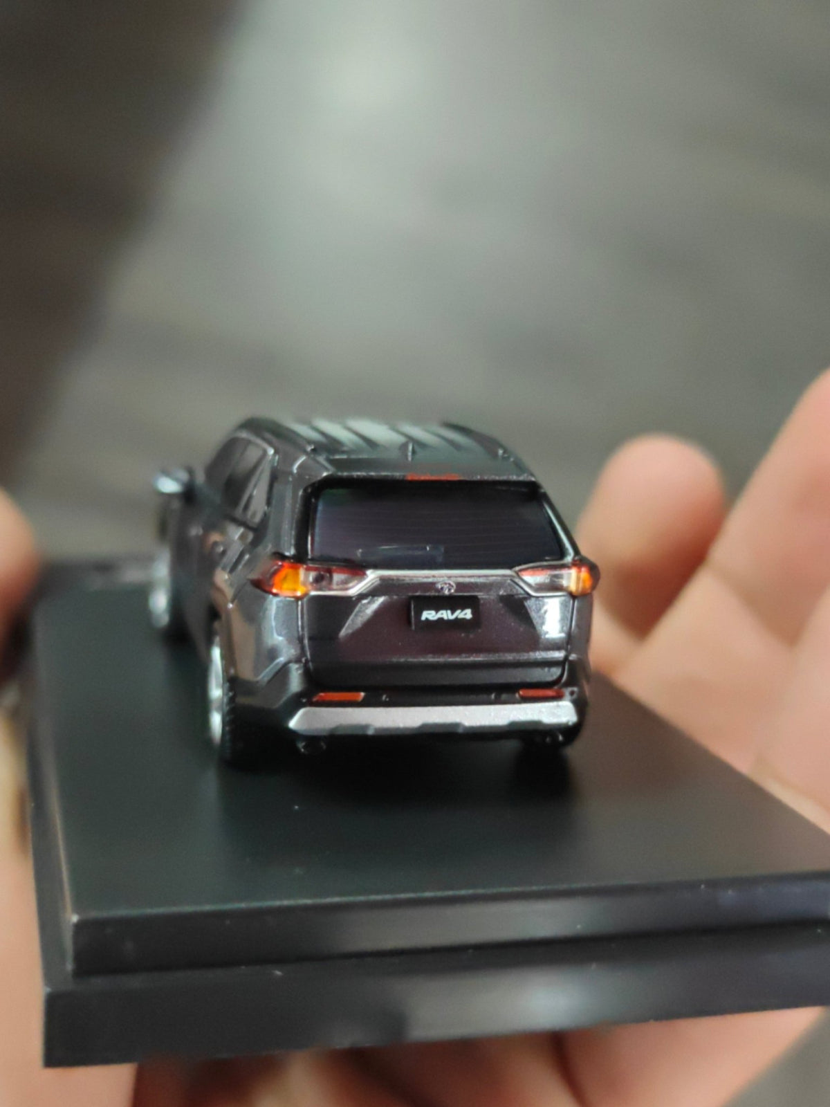LCD Toyota RAV4 Hybrid - Black (Open Box) - Kinder Logs