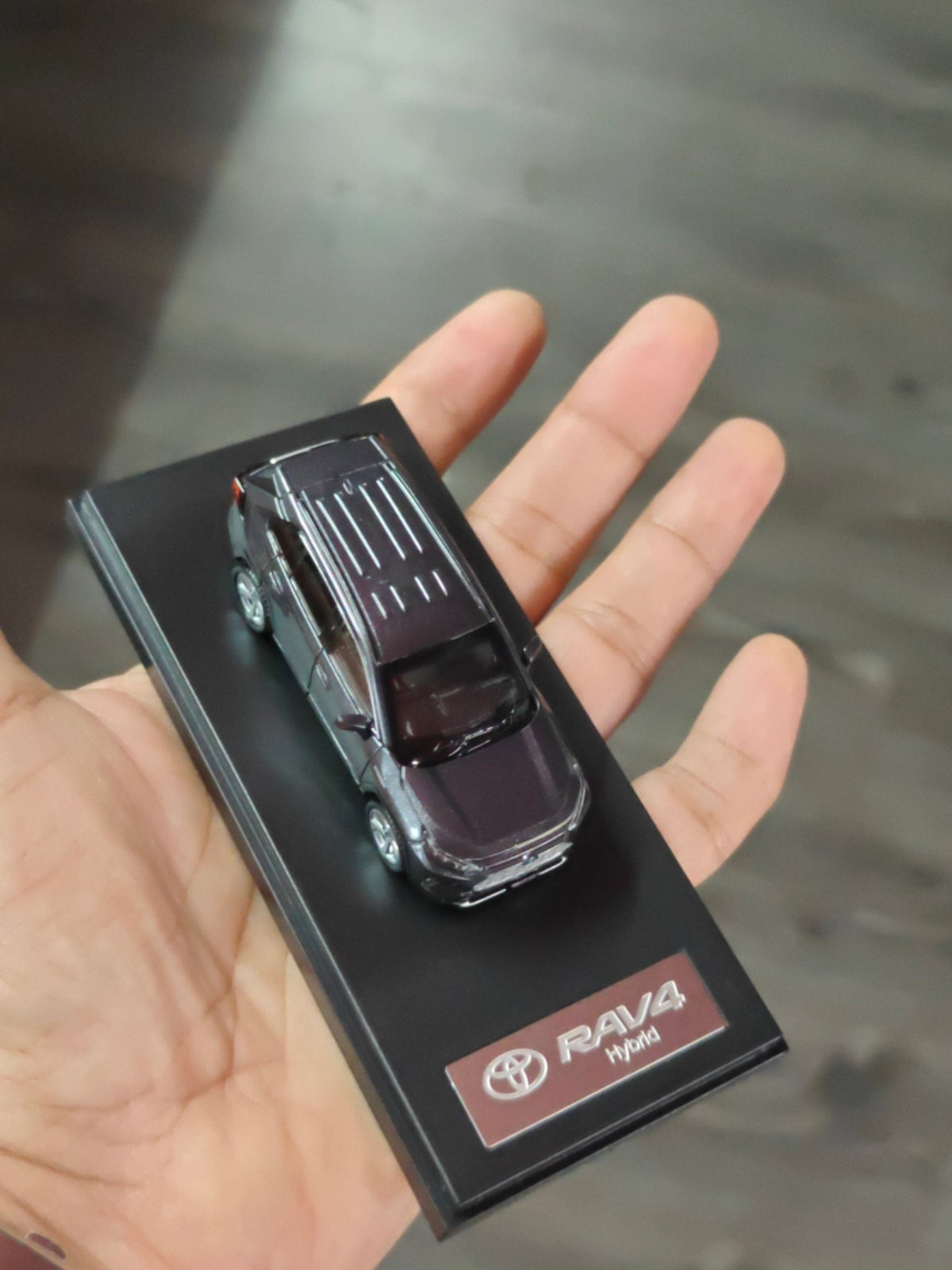 LCD Toyota RAV4 Hybrid - Black (Open Box) - Kinder Logs
