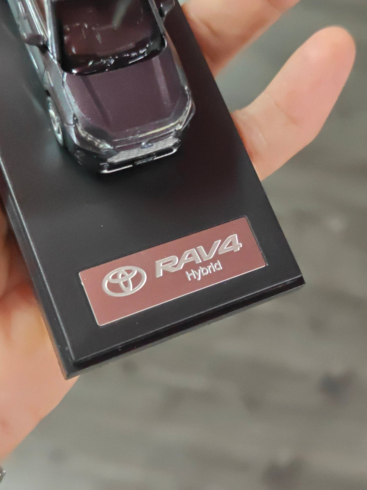 LCD Toyota RAV4 Hybrid - Black (Open Box) - Kinder Logs