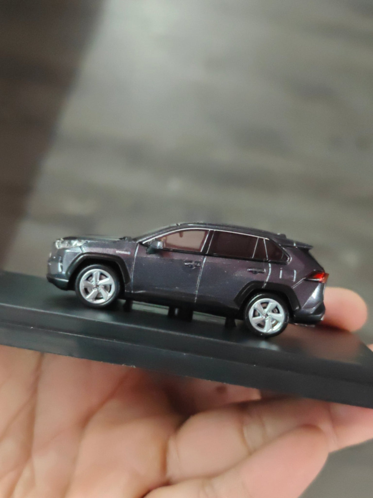 LCD Toyota RAV4 Hybrid - Black (Open Box) - Kinder Logs