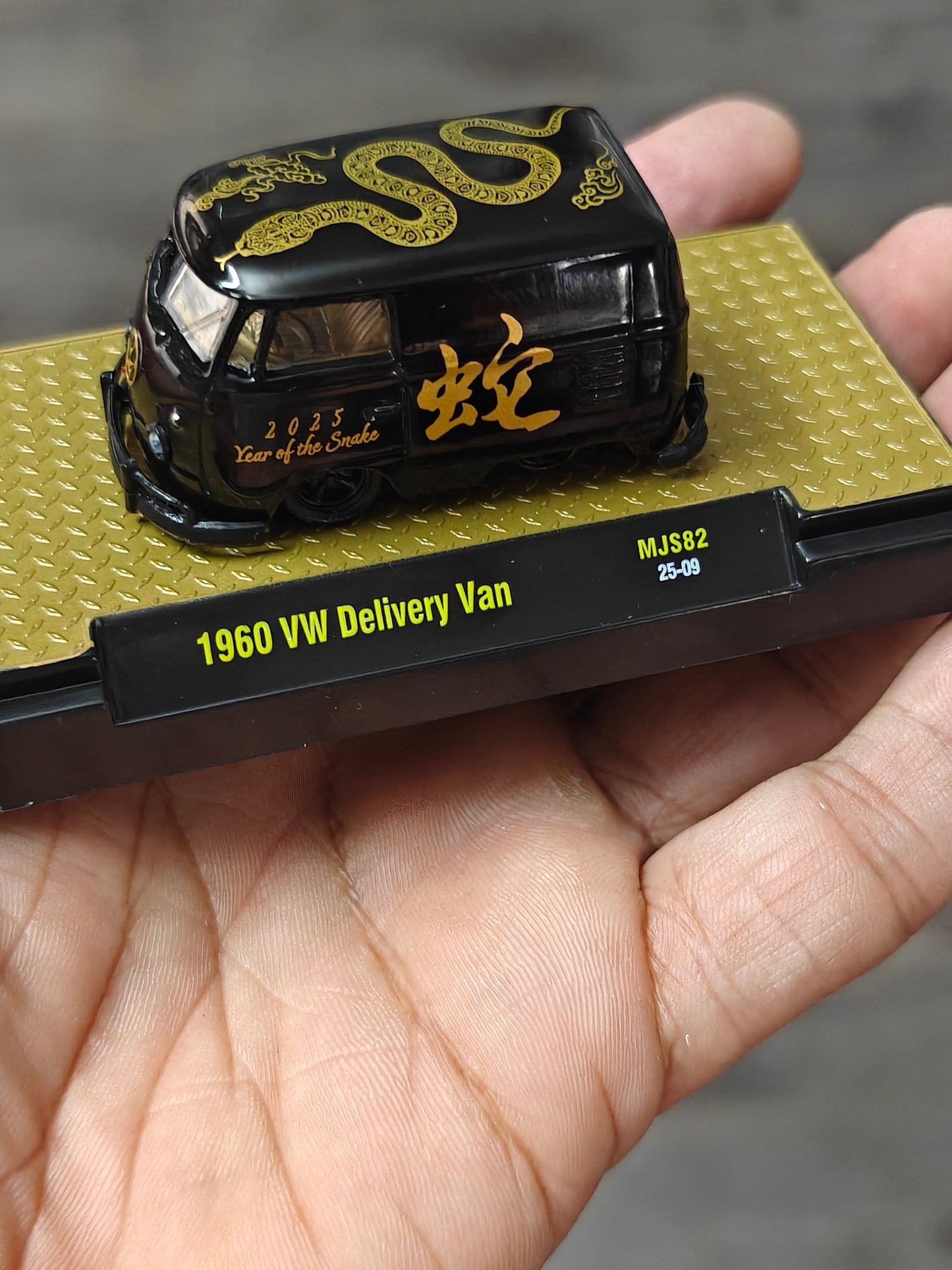 M2 Machines 1960 VW Delivery Van - Gloss Black (Uncarded - New) - Kinder Logs