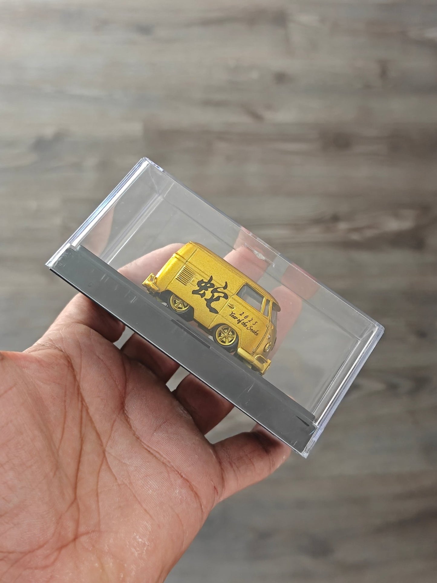 M2 Machines 1960 VW Delivery Van - Matte Gold (Uncarded - New) - Kinder Logs
