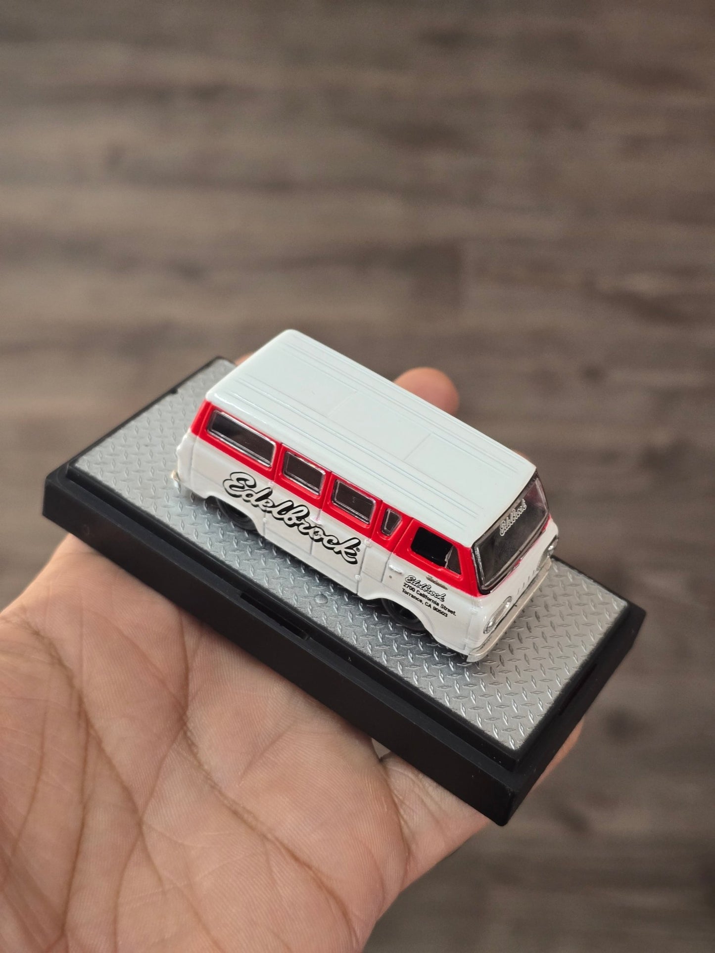 M2 Machines Wild Cards Edelbrock 1965 Ford Falcon Club Wagon WC14 (Open Box) - Kinder Logs