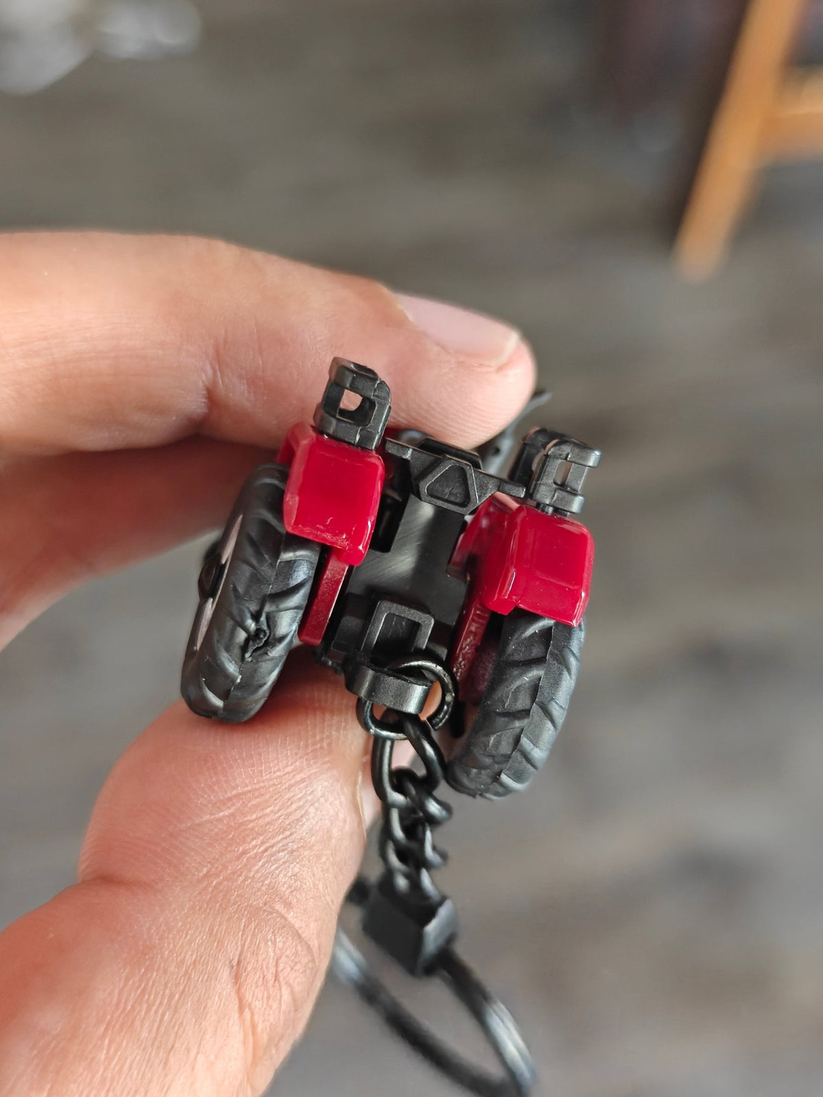 Mahindra Yuvo Tech+ 585 DI Tractor Keychain (Uncarded - New) - Kinder Logs