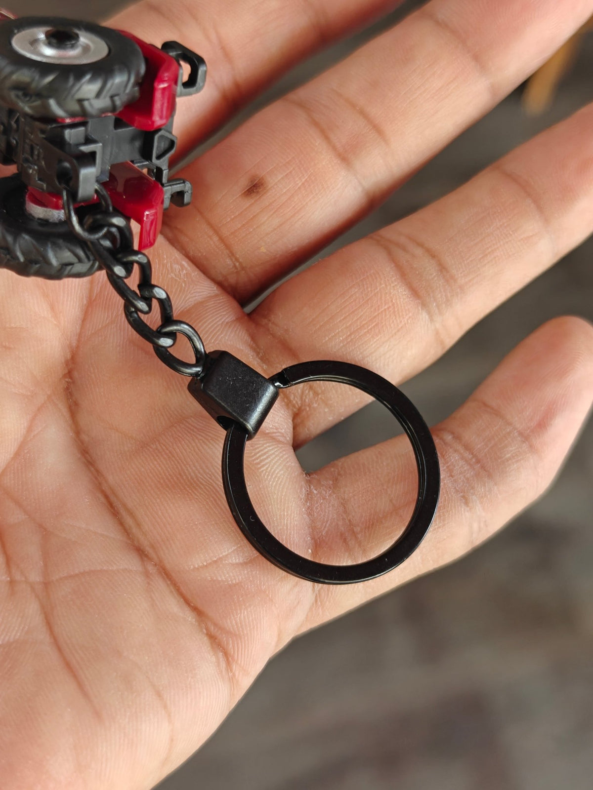 Mahindra Yuvo Tech+ 585 DI Tractor Keychain (Uncarded - New) - Kinder Logs