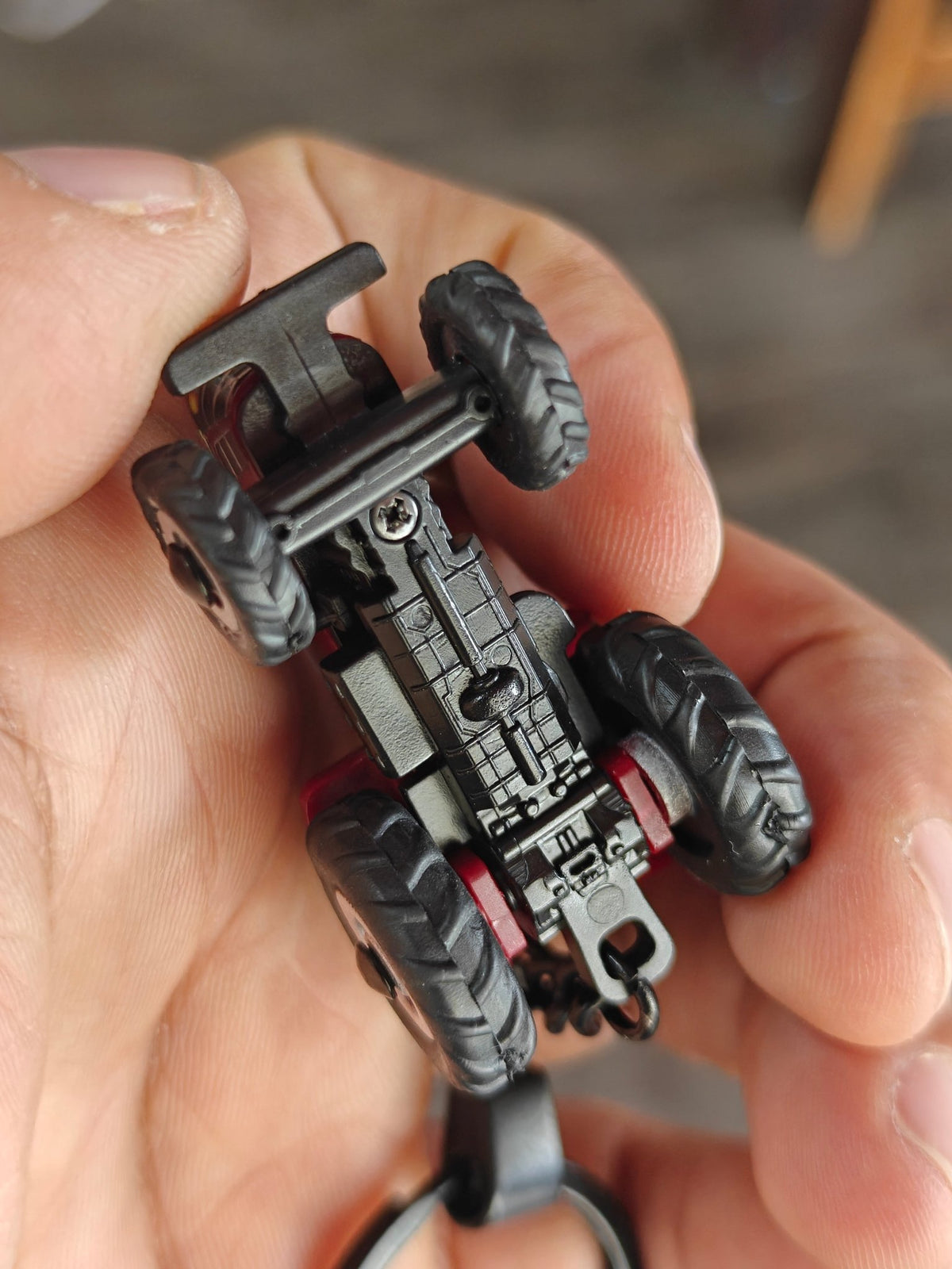 Mahindra Yuvo Tech+ 585 DI Tractor Keychain (Uncarded - New) - Kinder Logs