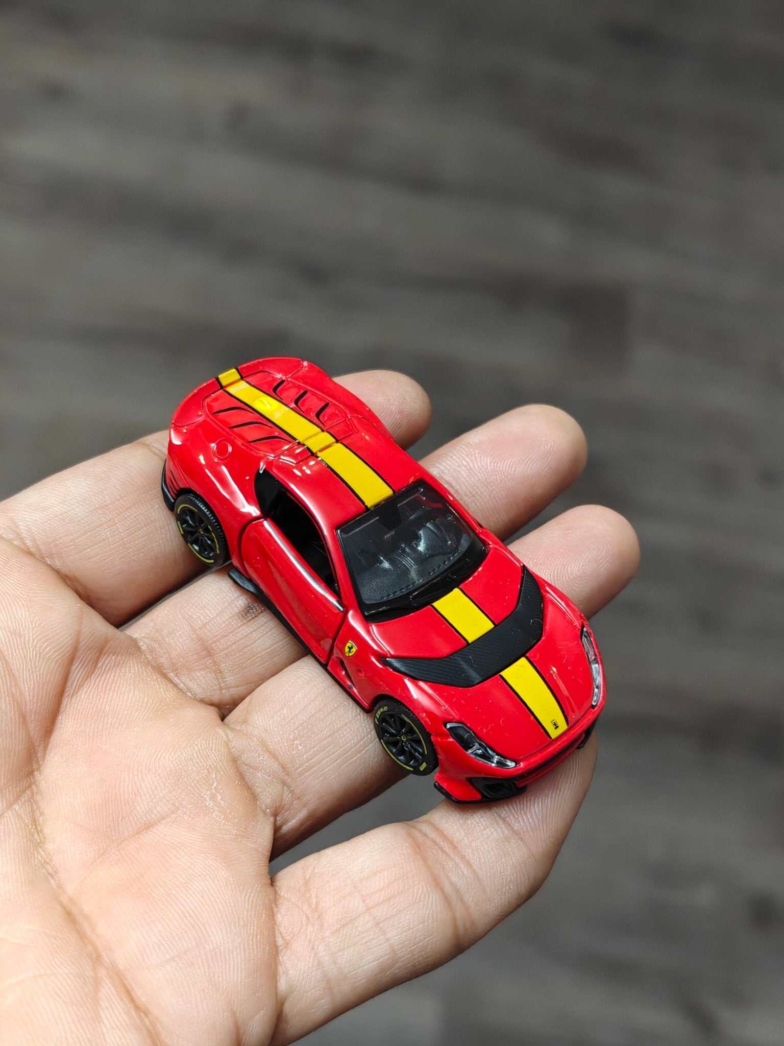Maisto Ferrari 812 Competizione - Red (Open Box) - Kinder Logs