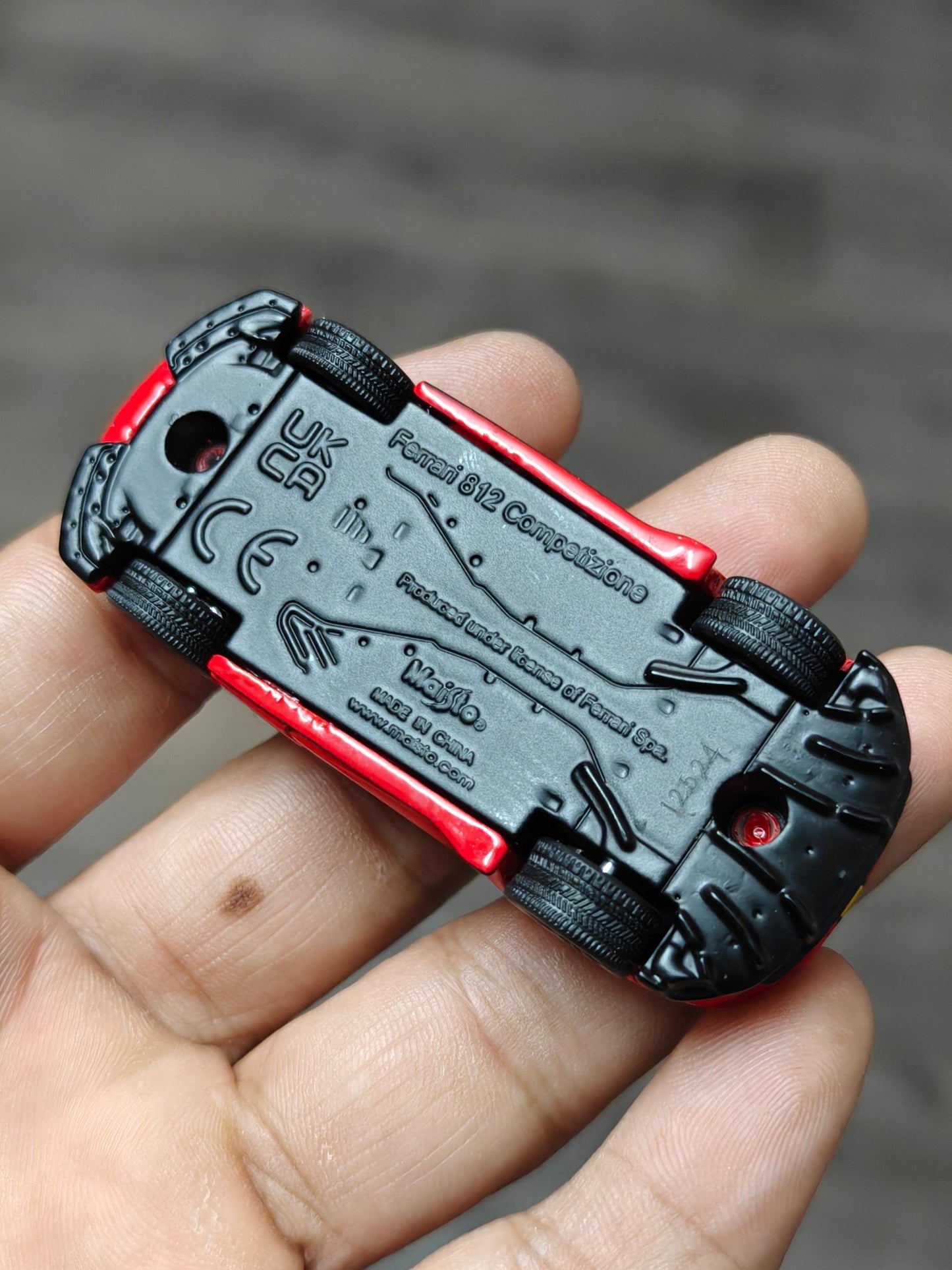 Maisto Ferrari 812 Competizione - Red (Open Box) - Kinder Logs
