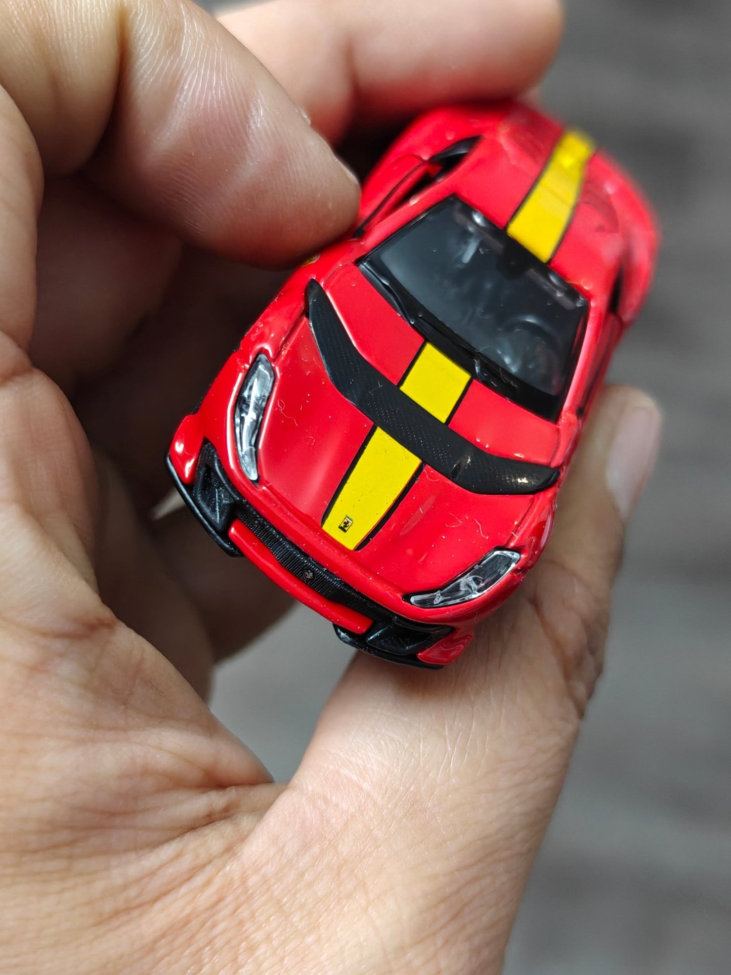 Maisto Ferrari 812 Competizione - Red (Open Box) - Kinder Logs
