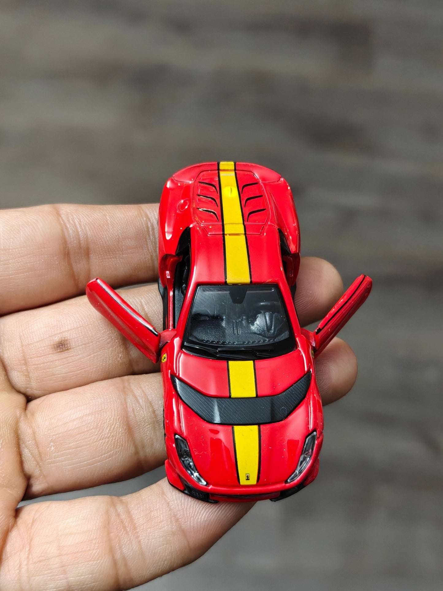 Maisto Ferrari 812 Competizione - Red (Open Box) - Kinder Logs