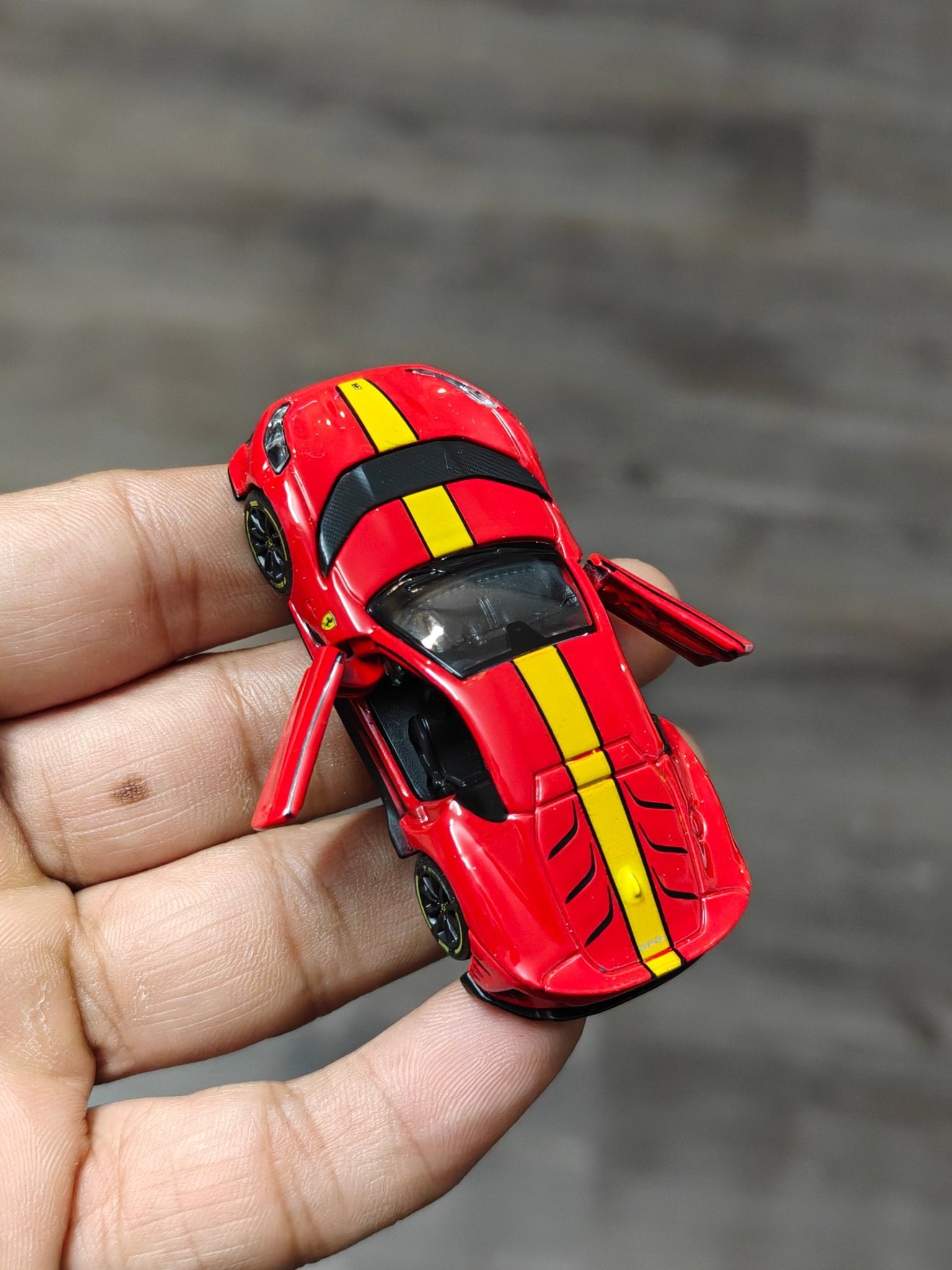 Maisto Ferrari 812 Competizione - Red (Open Box) - Kinder Logs