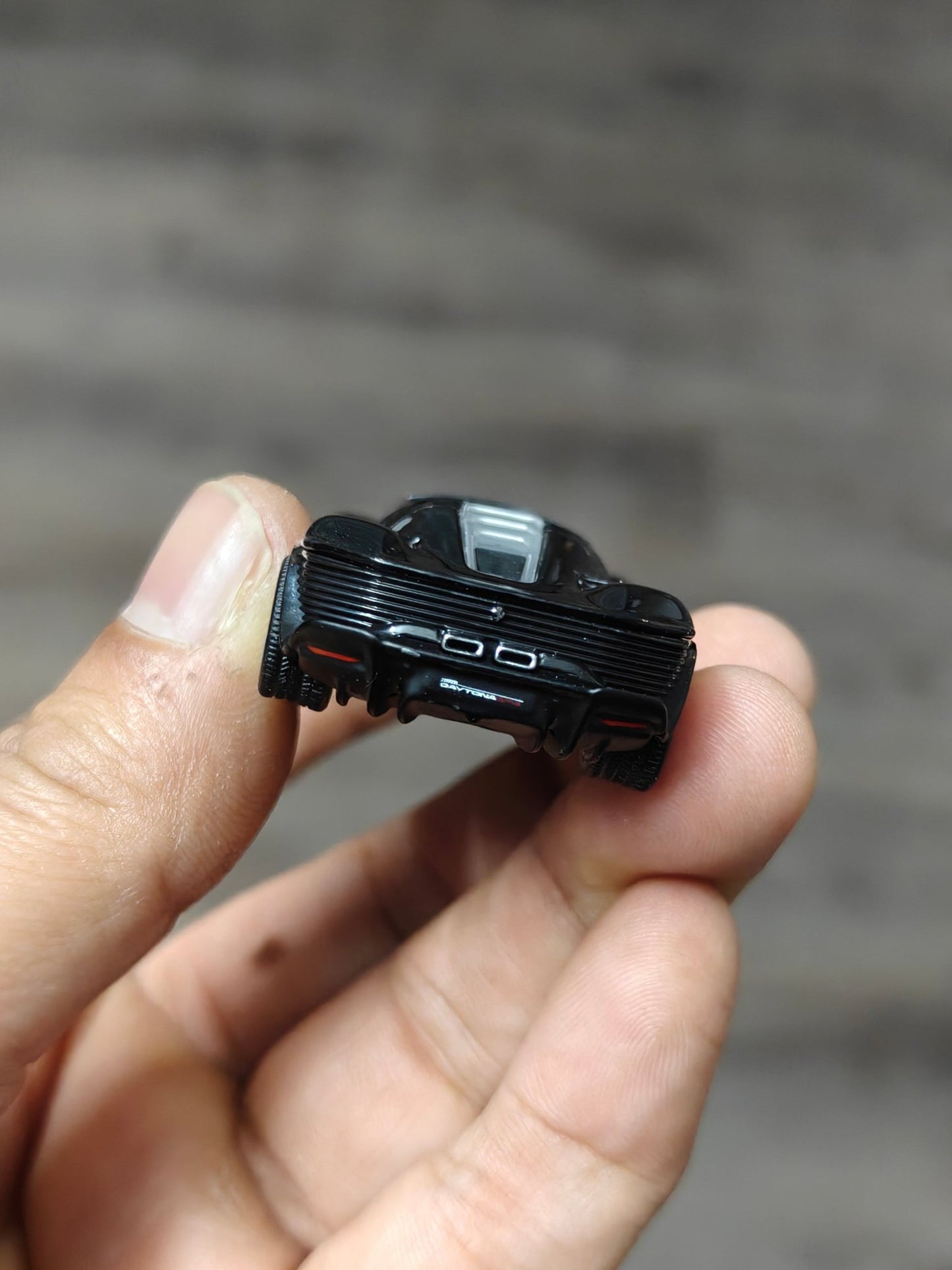 Maisto Ferrari Daytona SP3 - Black (Open Box) - Kinder Logs