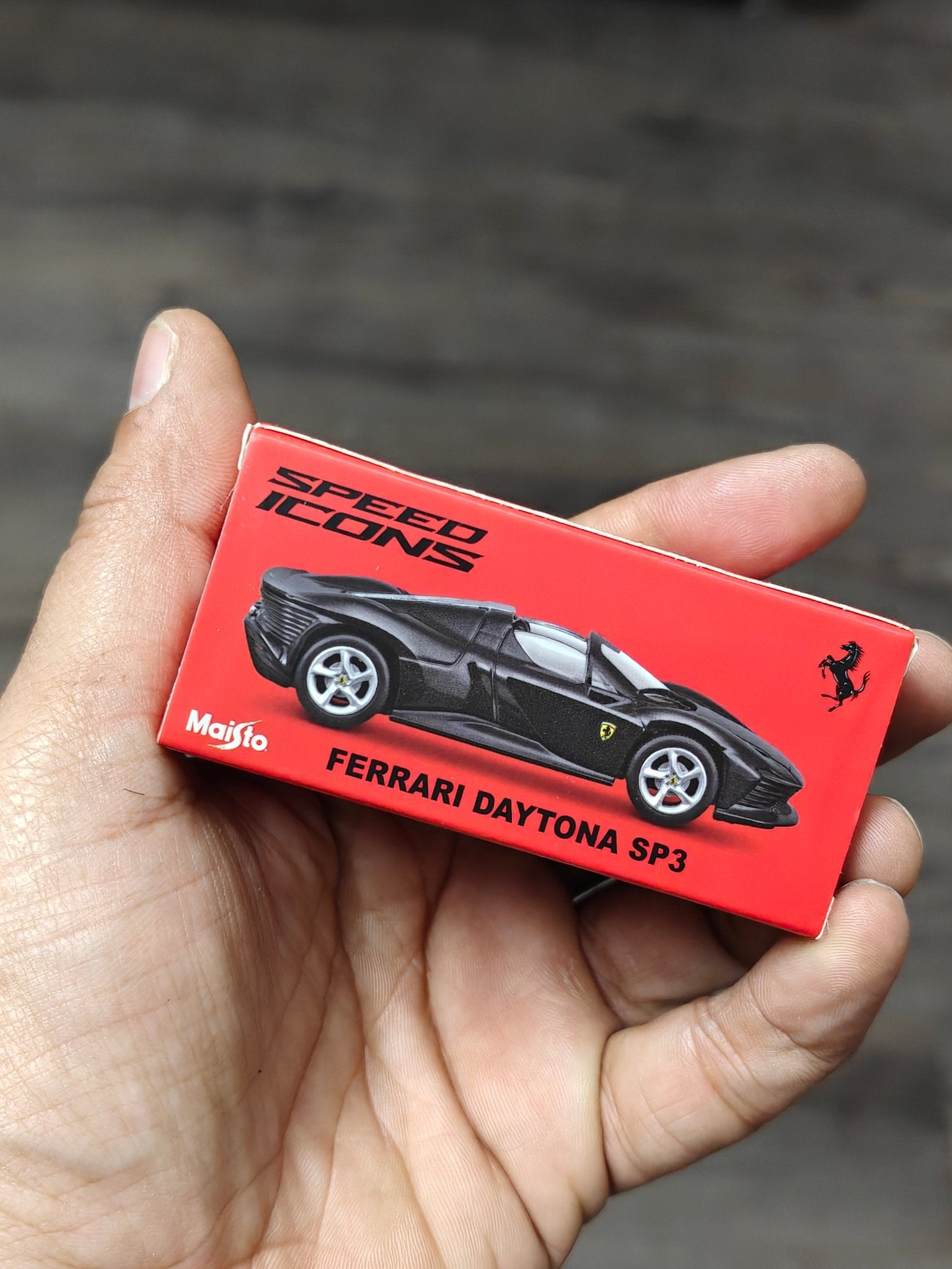 Maisto Ferrari Daytona SP3 - Black (Open Box) - Kinder Logs