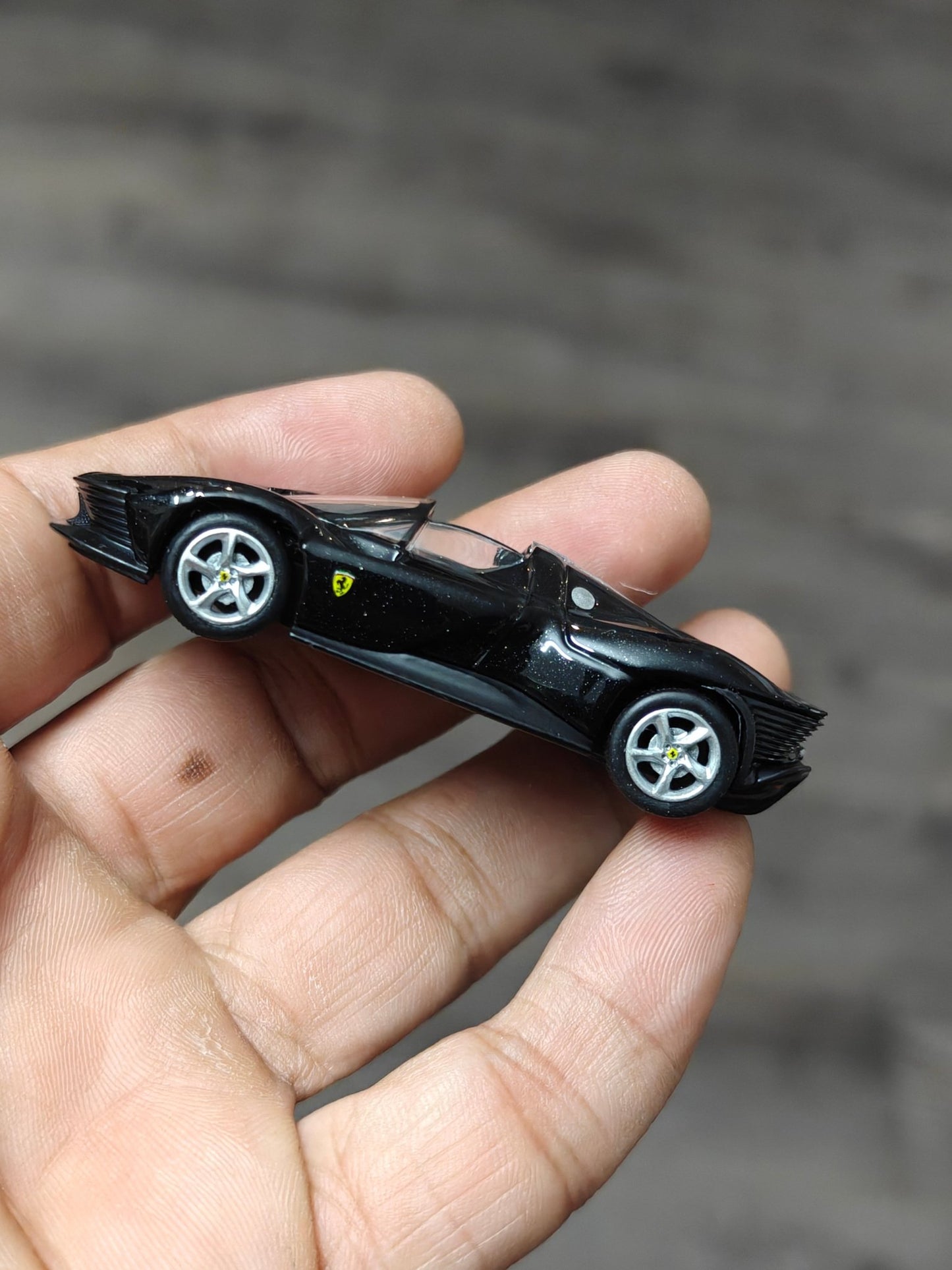Maisto Ferrari Daytona SP3 - Black (Open Box) - Kinder Logs