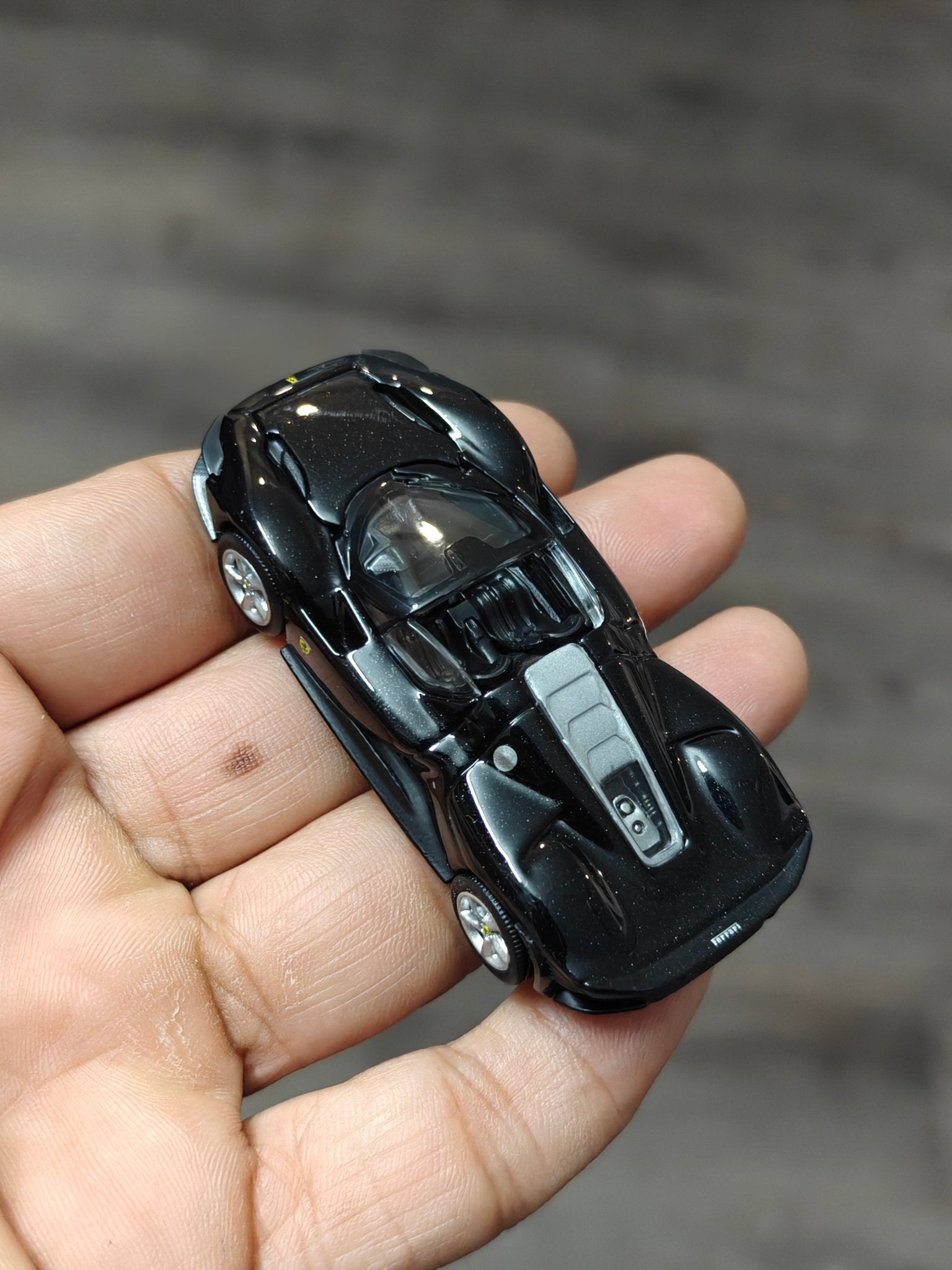 Maisto Ferrari Daytona SP3 - Black (Open Box) - Kinder Logs