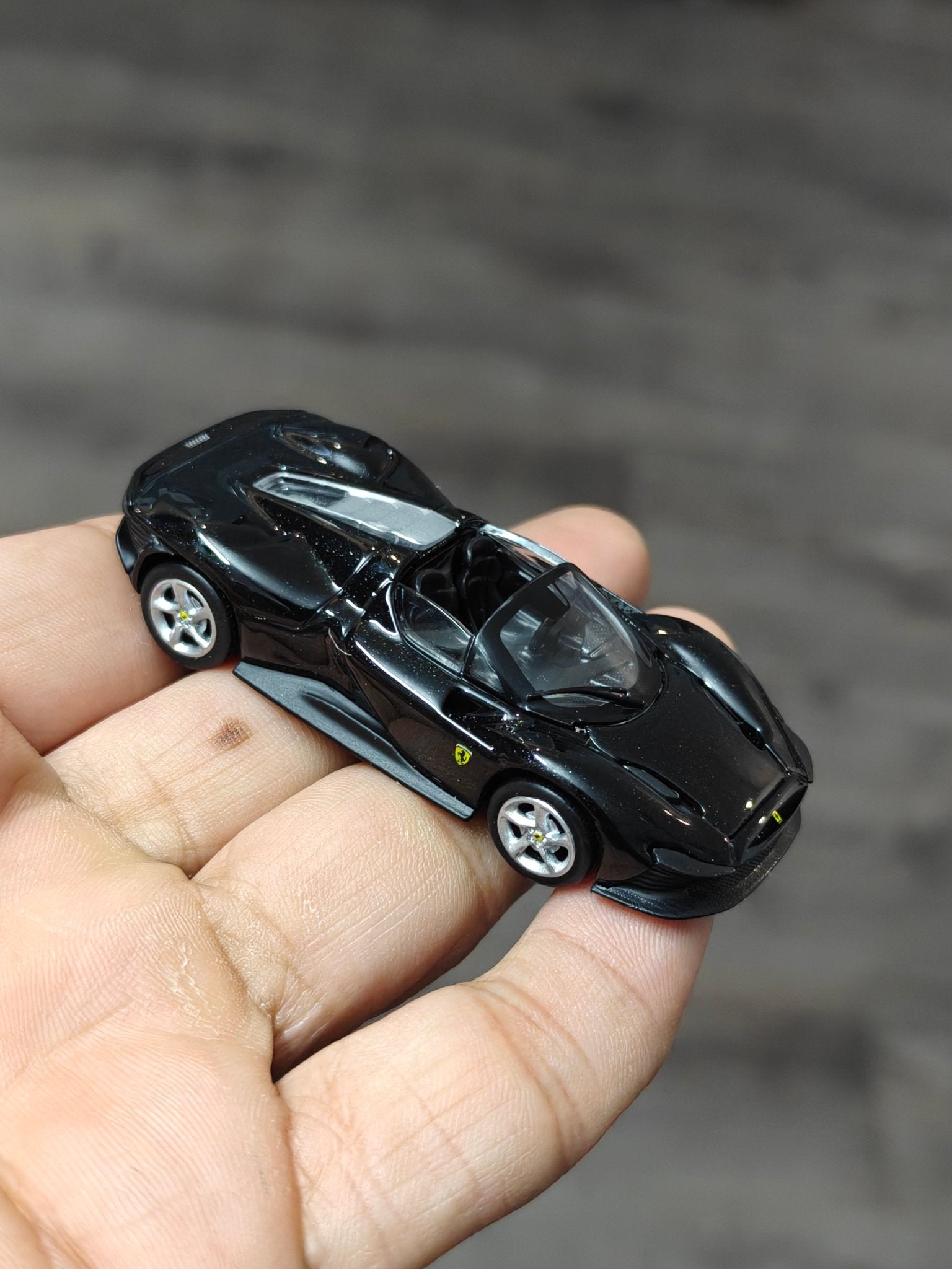 Maisto Ferrari Daytona SP3 - Black (Open Box) - Kinder Logs