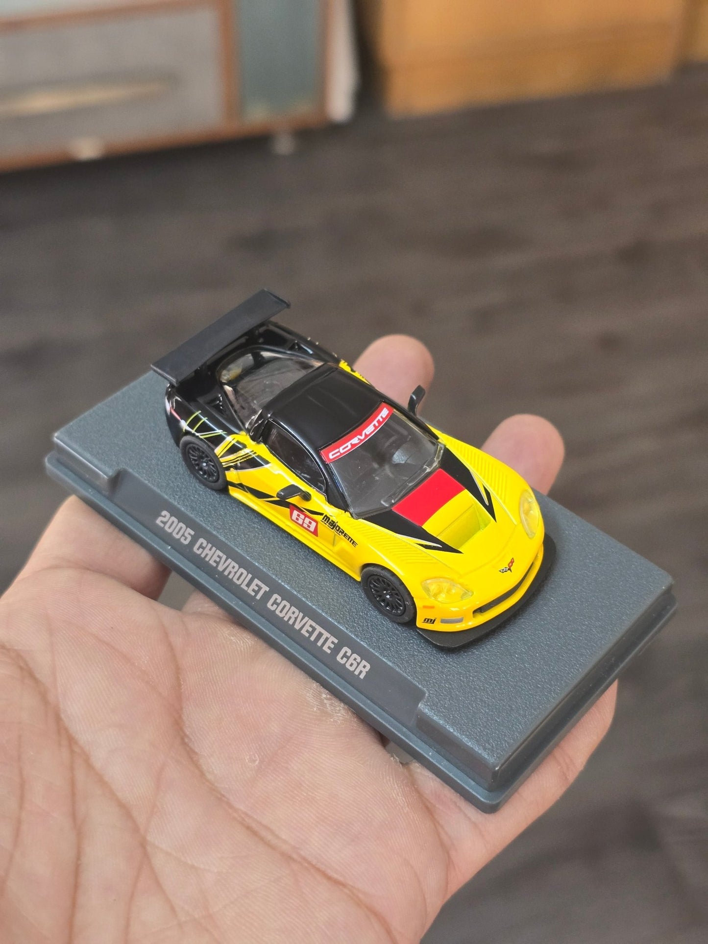 Majorette 2005 Chevrolet Corvette C6R With Acrylic Case (Uncarded New) - Kinder Logs