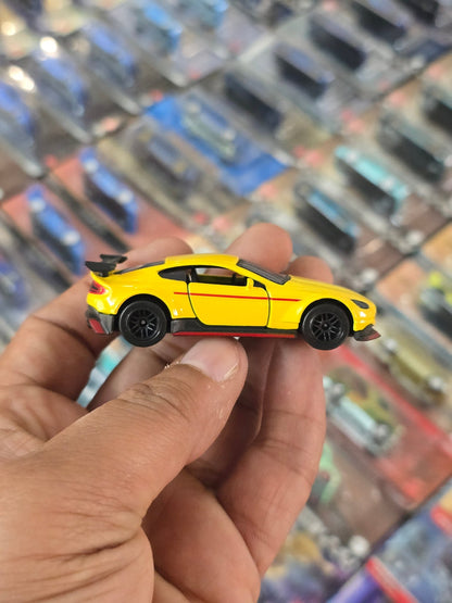 Majorette Aston Martin Vantage GT8 - Yellow (Uncarded) - Kinder Logs