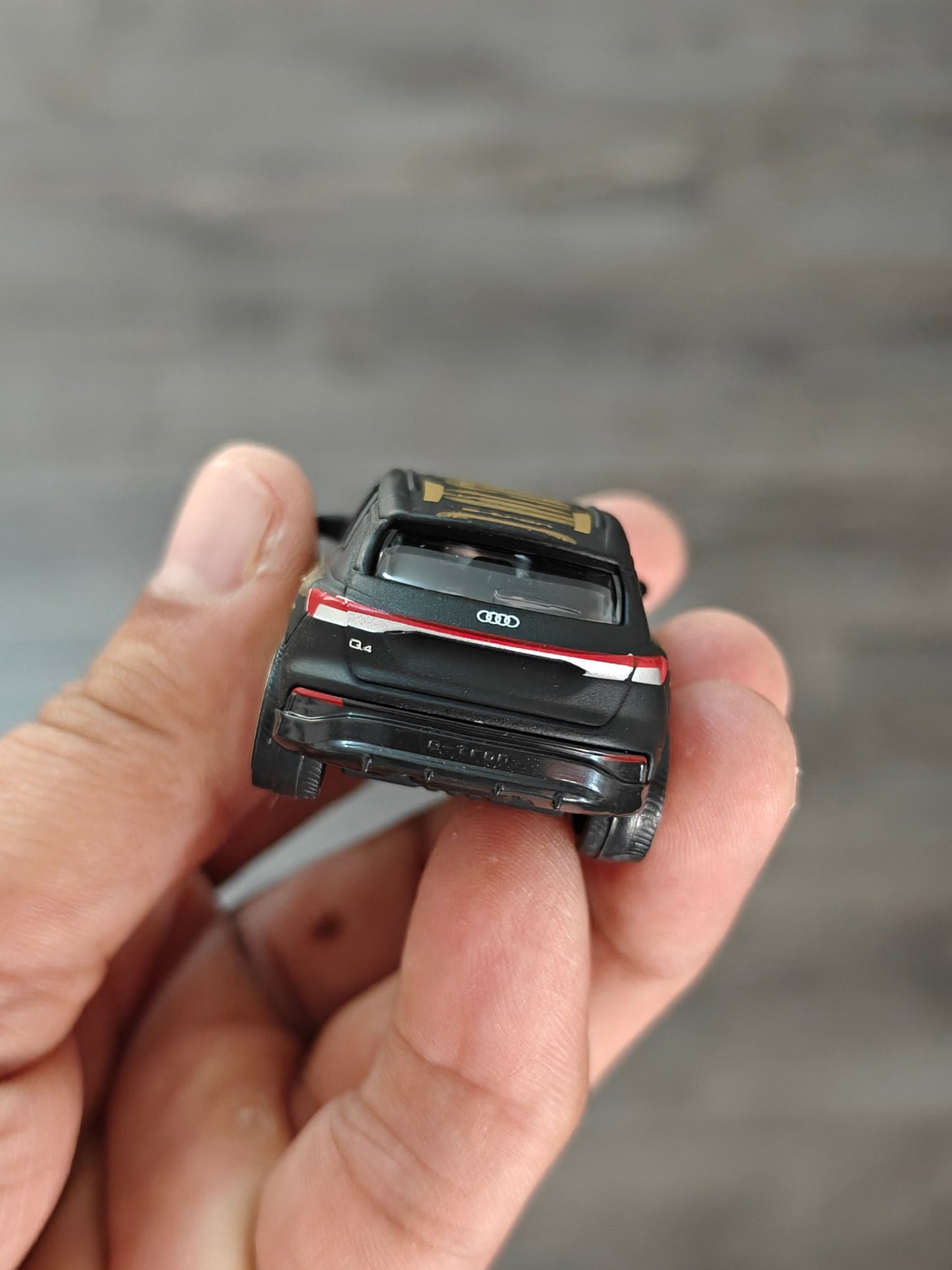 Majorette Audi Q4 e-TRON - Black-Gold (Uncarded) - Kinder Logs