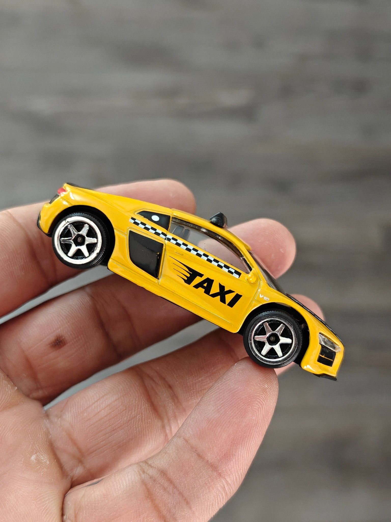 Majorette Audi R8 Taxi Car - Yellow (Uncarded) - Kinder Logs