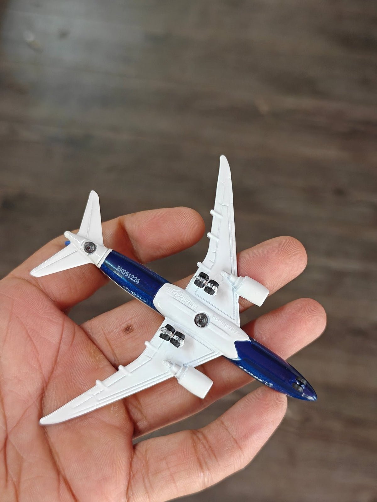 Majorette Boeing 787-9 Aeroplane (Uncarded - New) - Kinder Logs