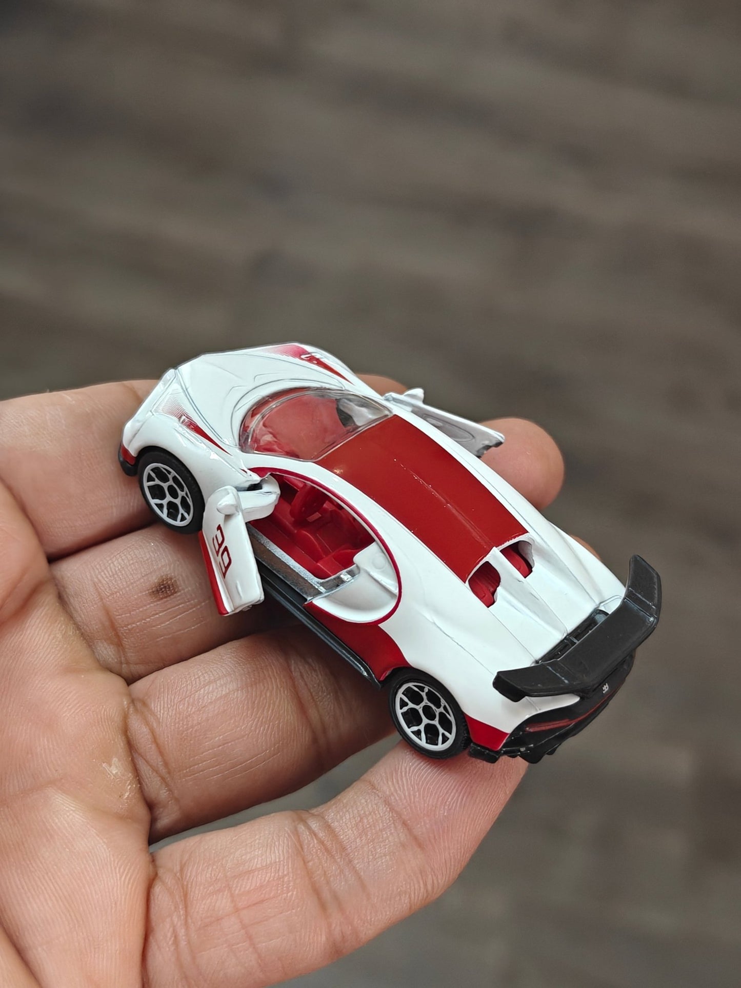 Majorette Bugatti Chiron Pur Sport 39 - White (Uncarded - New) - Kinder Logs