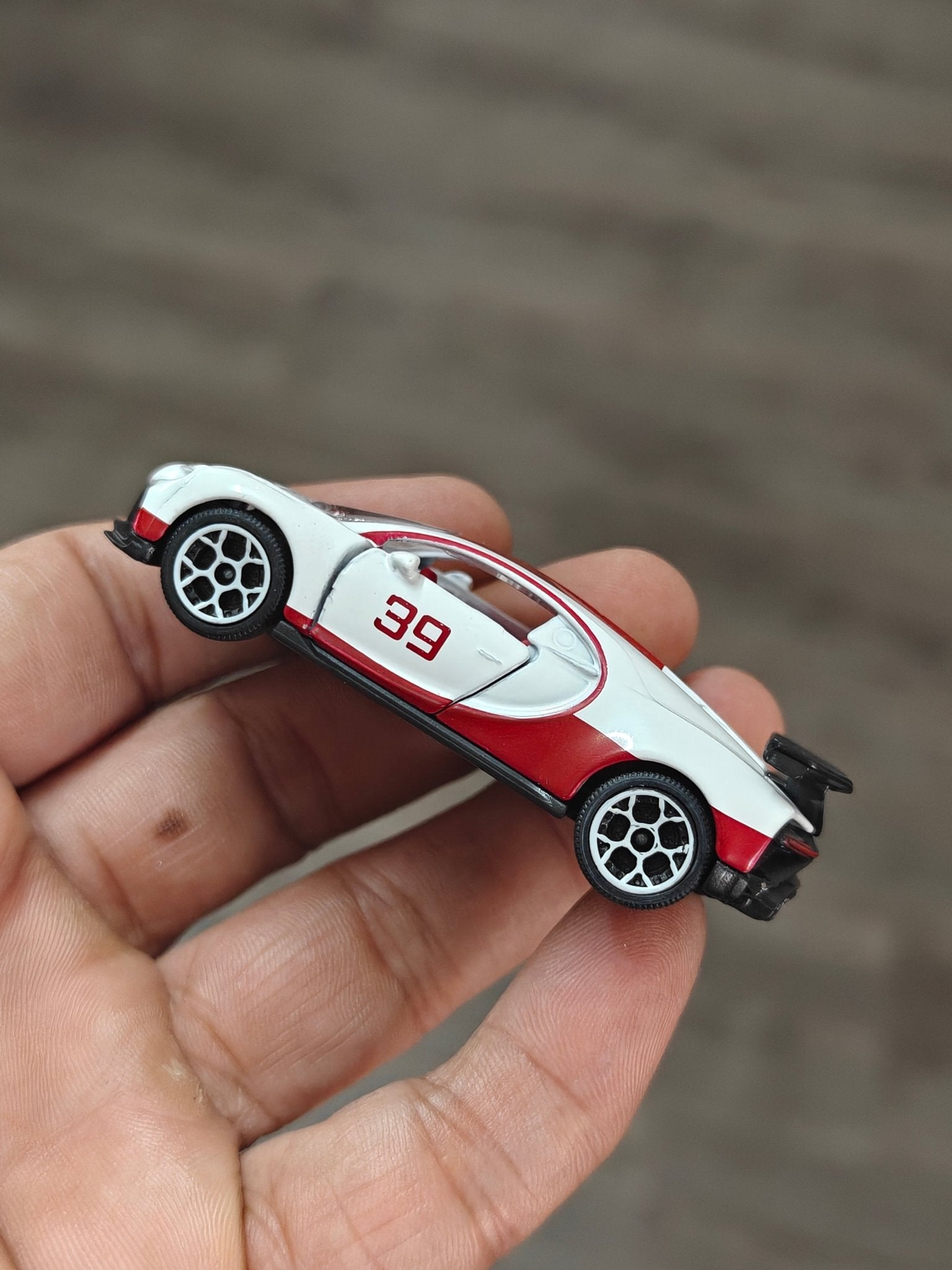 Majorette Bugatti Chiron Pur Sport 39 - White (Uncarded - New) - Kinder Logs