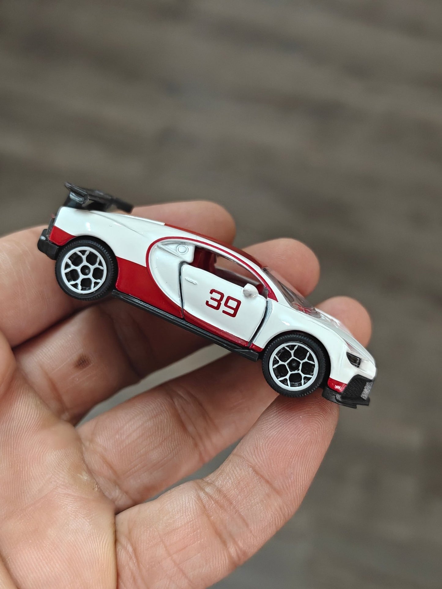 Majorette Bugatti Chiron Pur Sport 39 - White (Uncarded - New) - Kinder Logs