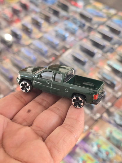 Majorette Chevrolet Silverado - Dark Green (Uncarded) - Kinder Logs