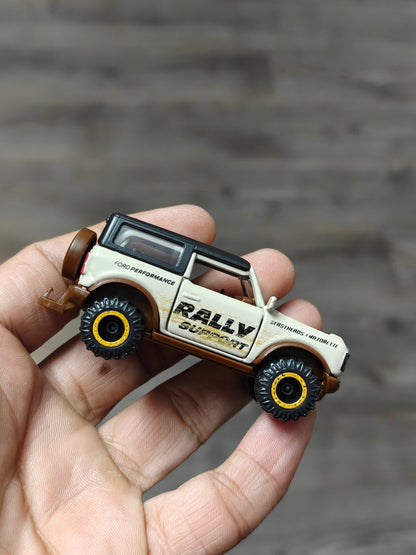 Majorette Ford Bronco Wildtrak - Beige (Uncarded - New) - Kinder Logs