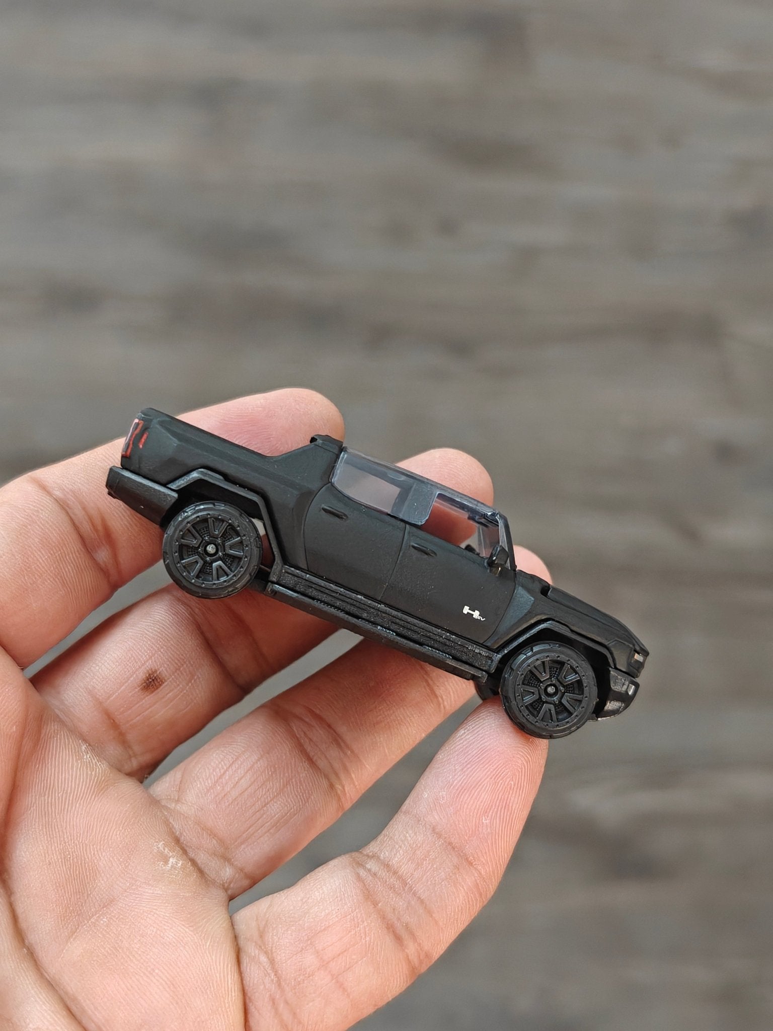 Majorette GMC Hummer EV Black Edition (Uncarded - New) - Kinder Logs