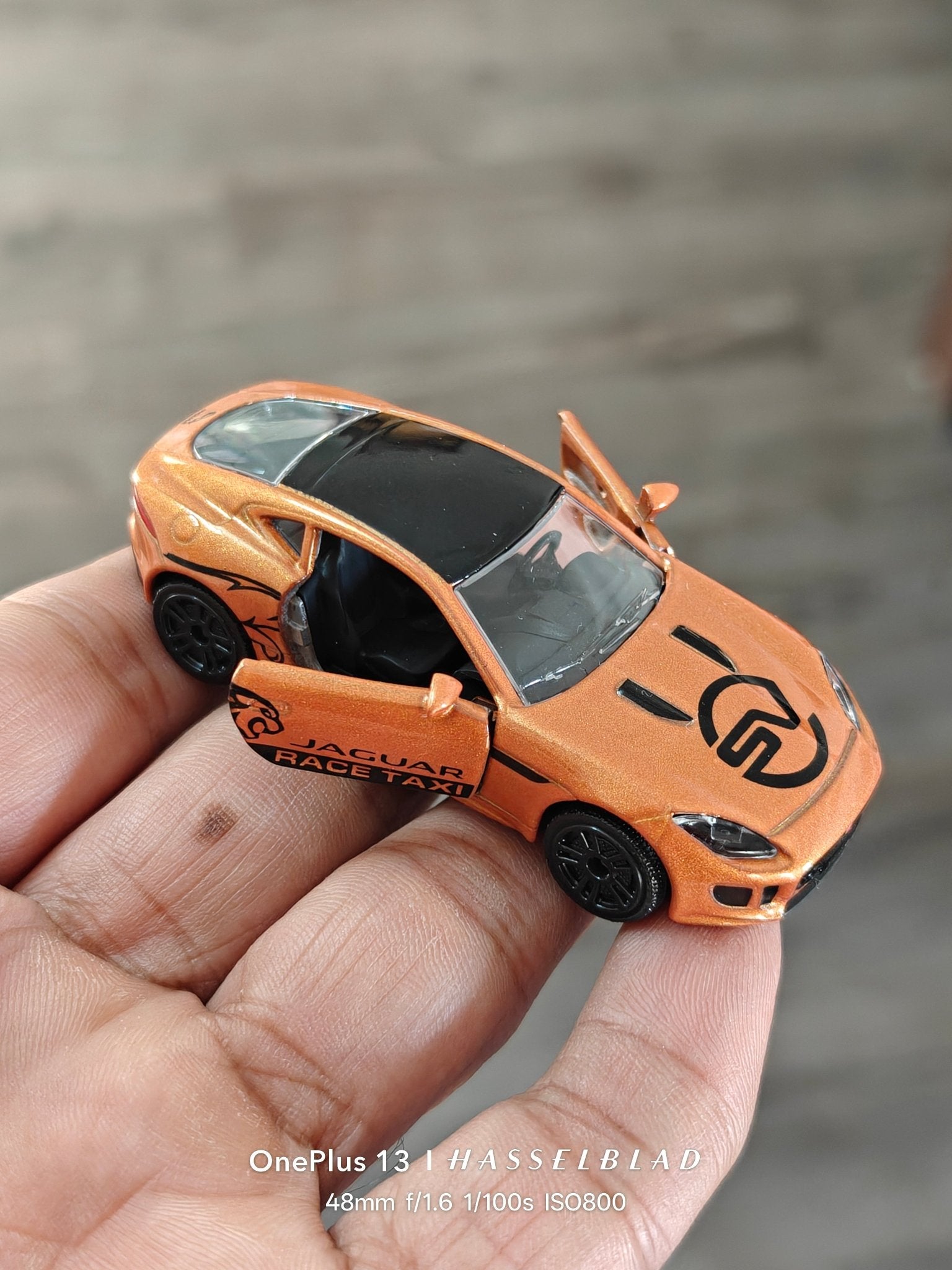 Majorette Jaguar F - Type R Race Taxi (Uncarded - New) - Kinder Logs