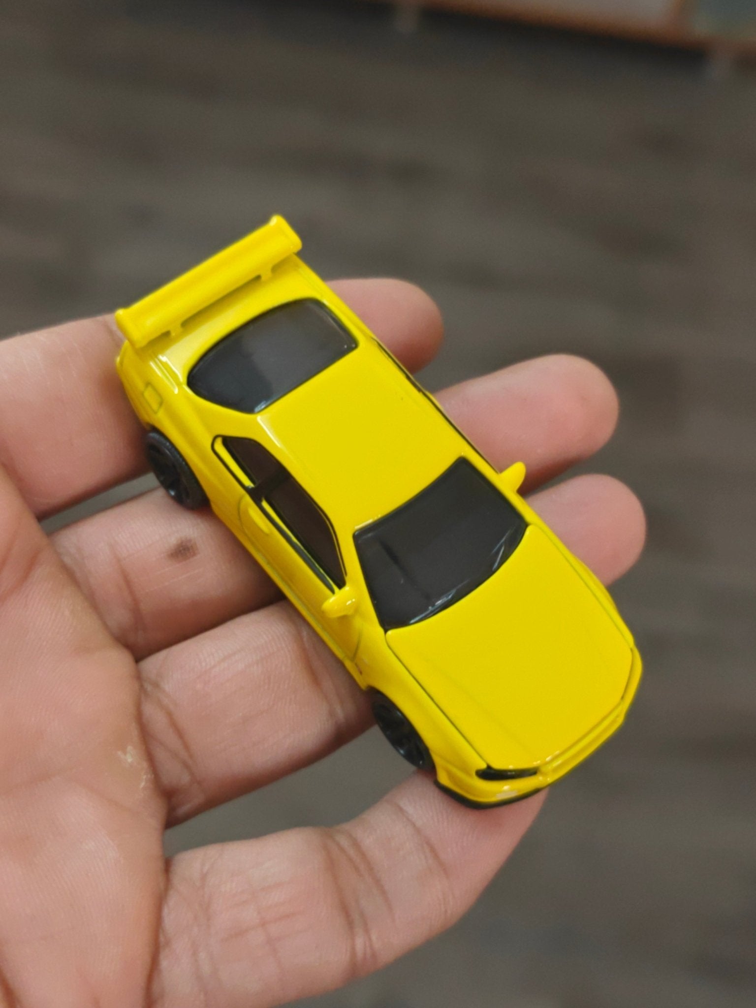 Majorette JDM Nissan Skyline GT - R (R34) - Yellow (Uncarded - New) - Kinder Logs