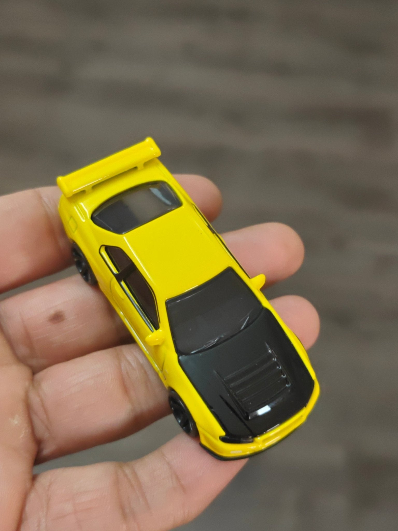 Majorette JDM Nissan Skyline GT - R (R34) - Yellow (Uncarded - New) - Kinder Logs