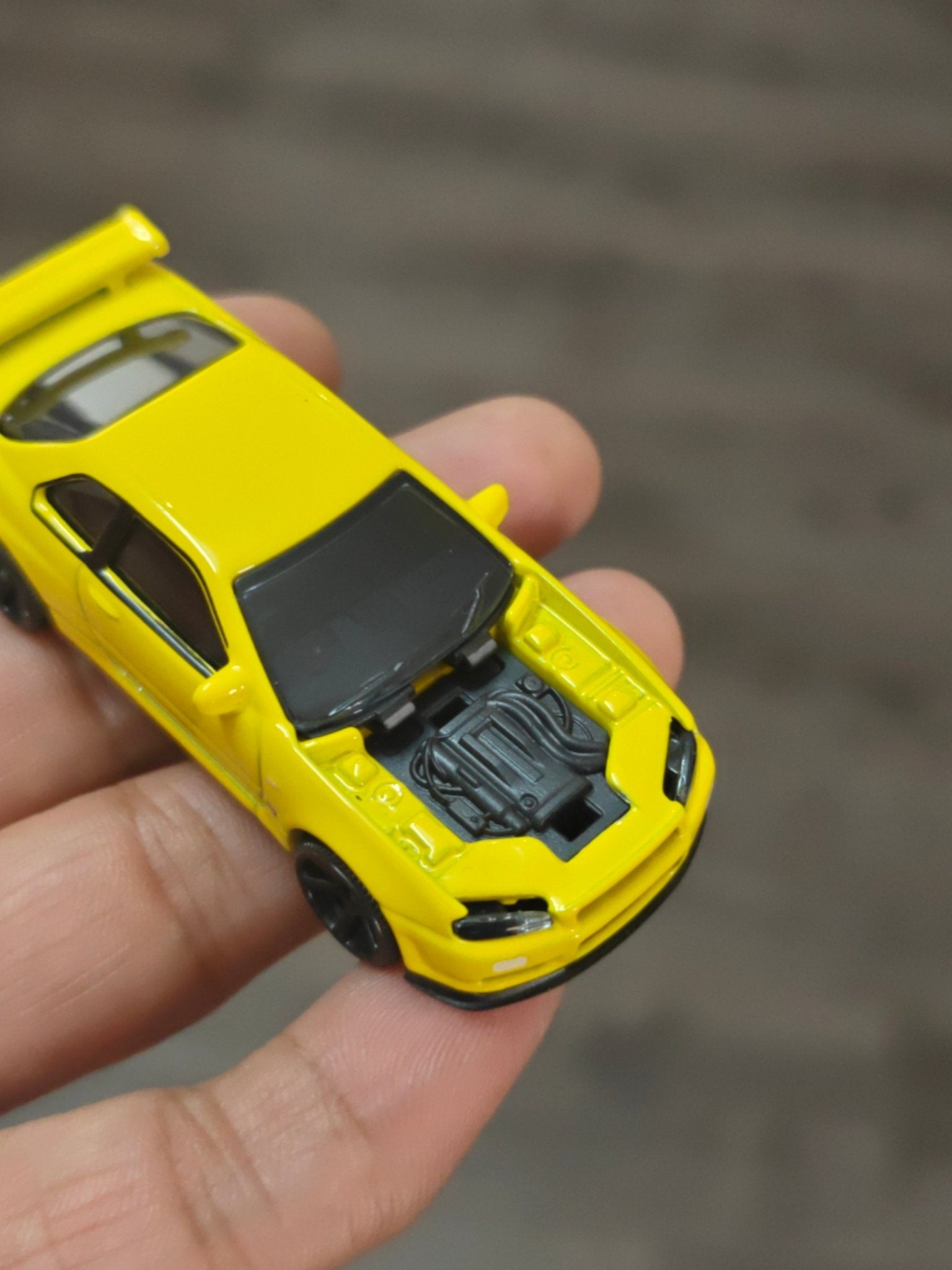 Majorette JDM Nissan Skyline GT - R (R34) - Yellow (Uncarded - New) - Kinder Logs